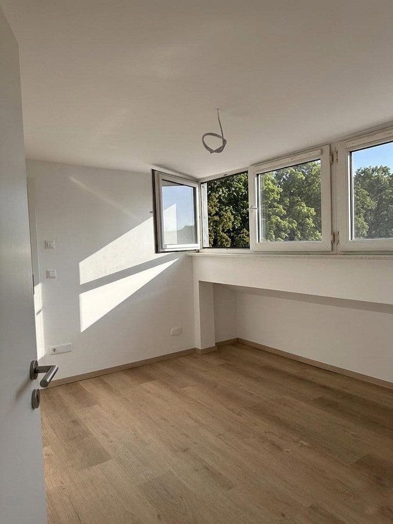 Prenájom bytu 4-izbový 72 m², Köln, Severné Porýnie - Westfálsko Prenájom bytu 4-izbový 72 m², Köln, Severné Porýnie - Westfálsko