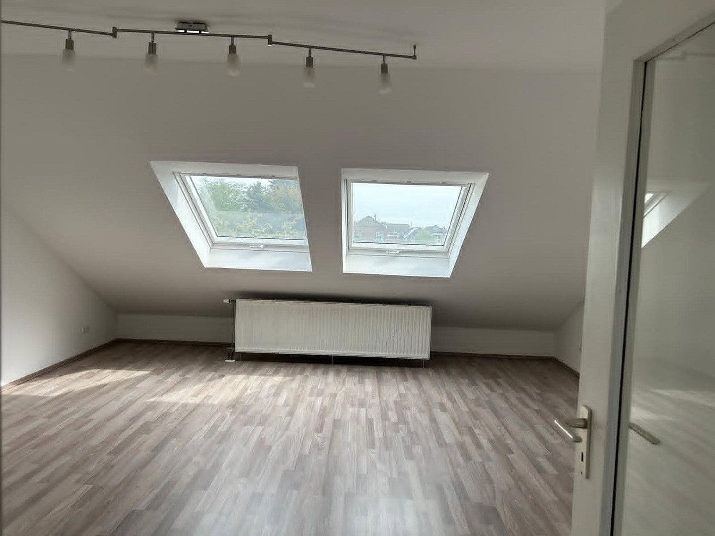 Predaj domu 141 m², pozemek 251 m², Duisburg, Severné Porýnie - Westfálsko Predaj domu 141 m², pozemek 251 m², Duisburg, Severné Porýnie - Westfálsko