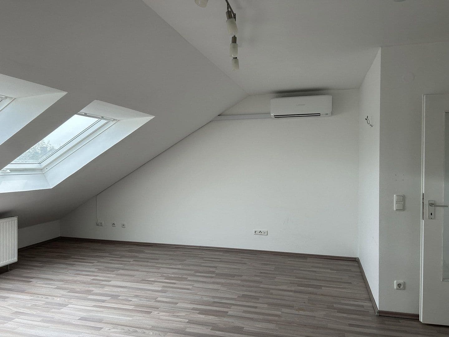 Predaj domu 141 m², pozemek 251 m², Duisburg, Severné Porýnie - Westfálsko Predaj domu 141 m², pozemek 251 m², Duisburg, Severné Porýnie - Westfálsko