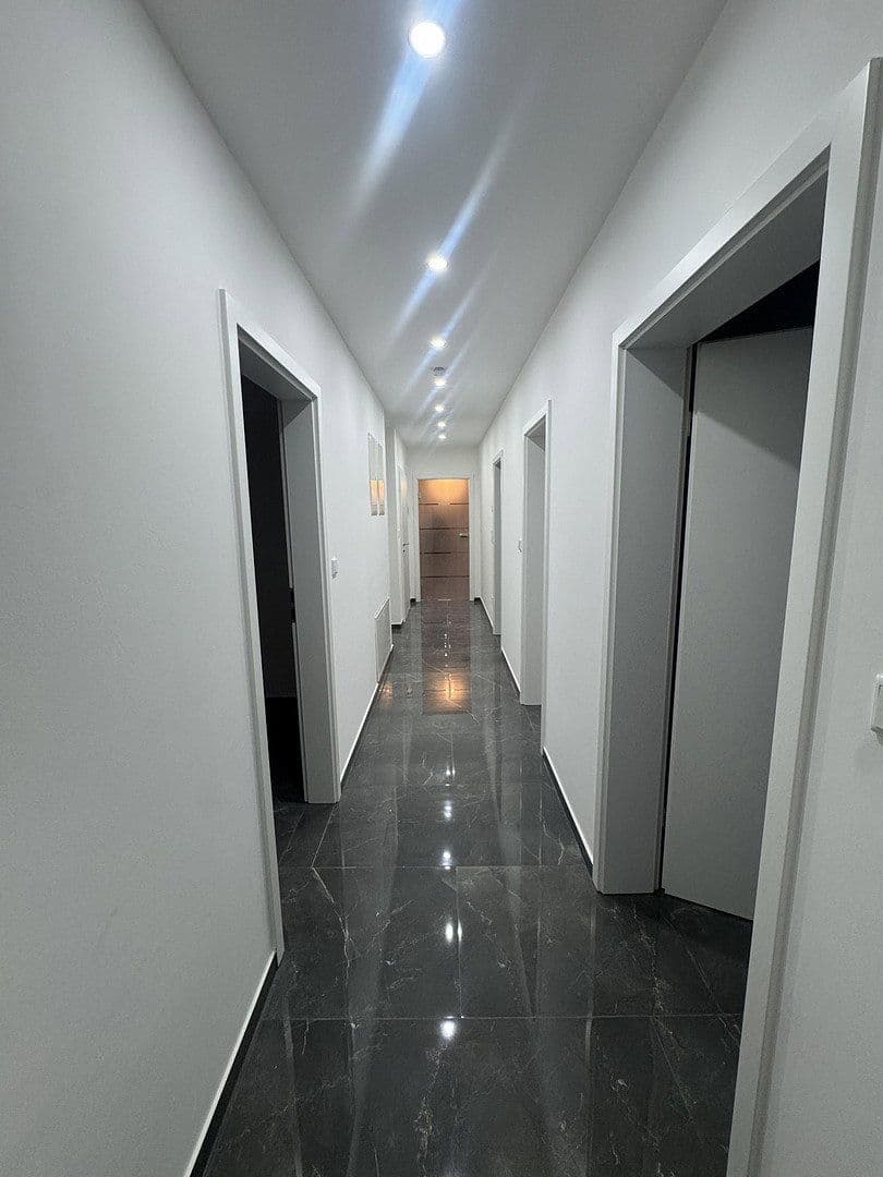 Prenájom bytu 4-izbový 94 m², Sternenstraße 5, Rodenbach, Hesensko Prenájom bytu 4-izbový 94 m², Sternenstraße 5, Rodenbach, Hesensko