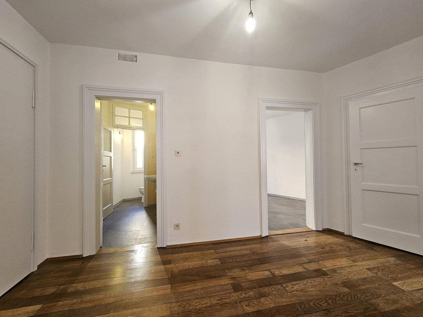 Prenájom bytu 2-izbový 70 m², Franziskaner Straße 3, München, Bavorsko Prenájom bytu 2-izbový 70 m², Franziskaner Straße 3, München, Bavorsko