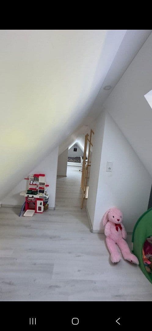 Prenájom bytu 4-izbový 90 m², Nürnberg, Bavorsko Prenájom bytu 4-izbový 90 m², Nürnberg, Bavorsko