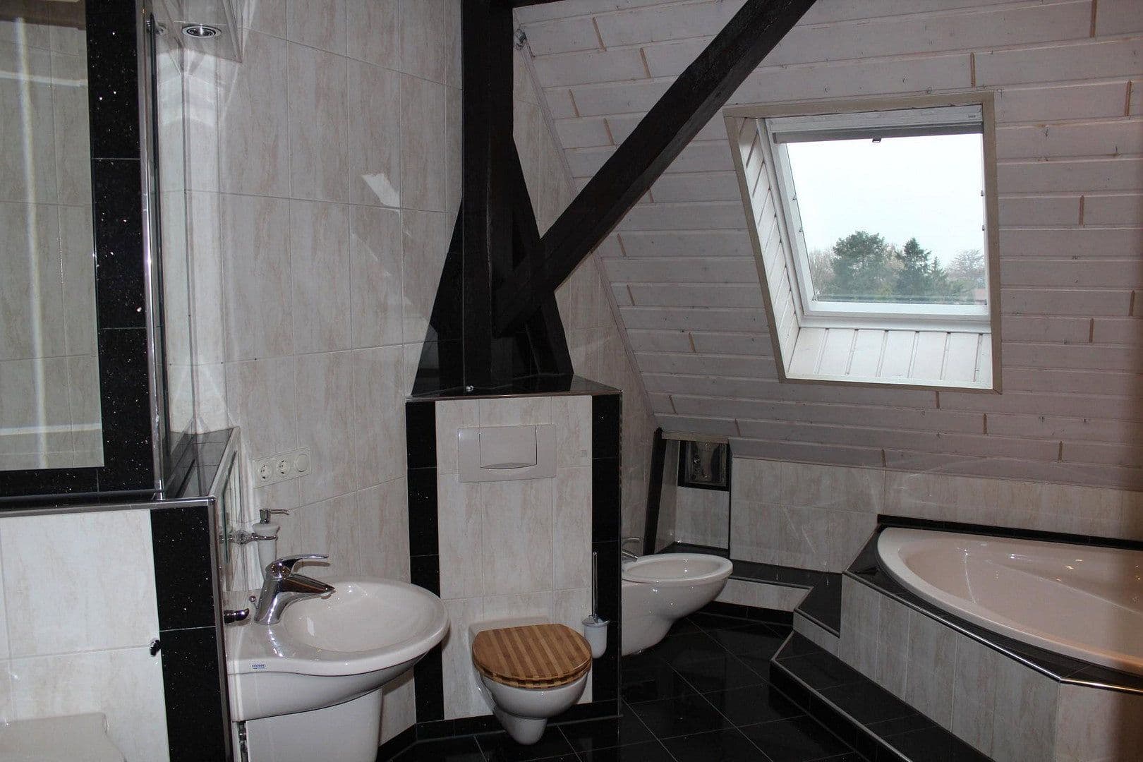 Predaj domu 200 m², pozemek 613 m², Reilingen, Bádensko-Wurttembersko Predaj domu 200 m², pozemek 613 m², Reilingen, Bádensko-Wurttembersko