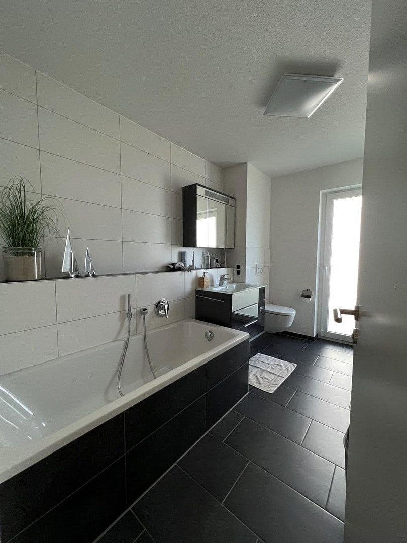 Prenájom bytu 3-izbový 94 m², Oswald-Hesse-Straße 14, Stuttgart, Bádensko-Wurttembersko Prenájom bytu 3-izbový 94 m², Oswald-Hesse-Straße 14, Stuttgart, Bádensko-Wurttembersko
