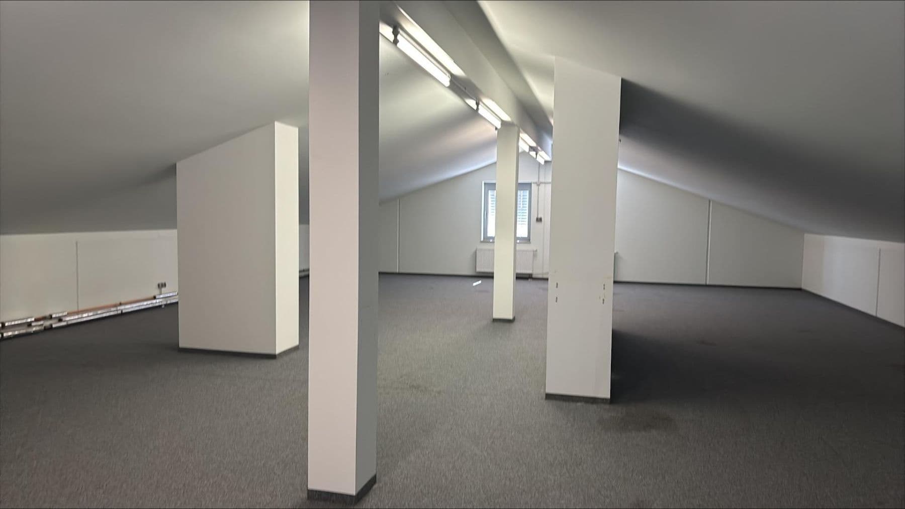 Prenájom kancelárie 485 m², Frankfurt-Zeilsheim, Hesensko Prenájom kancelárie 485 m², Frankfurt-Zeilsheim, Hesensko