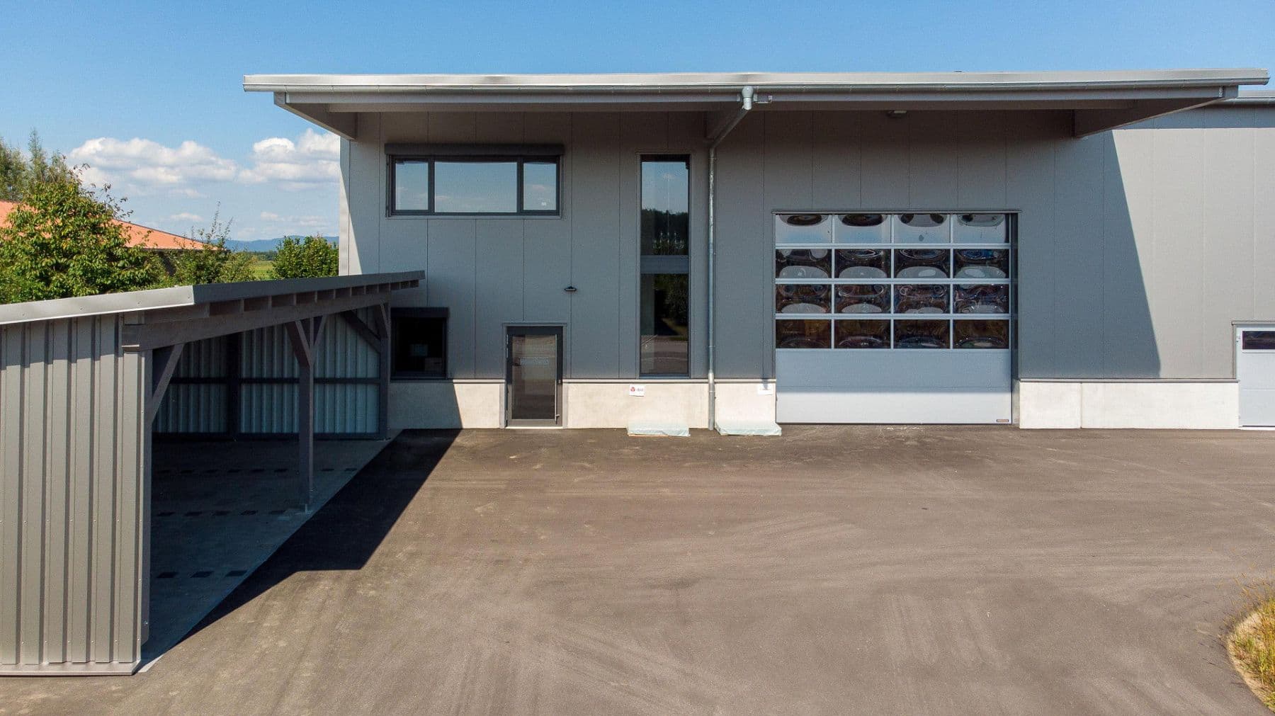 Prenájom nebytového priestoru 375 m², Flugplatzstrasse 35, Atting, Bavorsko Prenájom nebytového priestoru 375 m², Flugplatzstrasse 35, Atting, Bavorsko