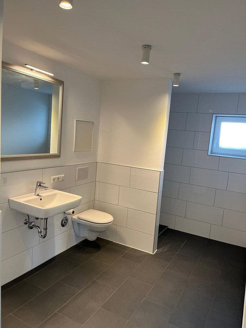 Prenájom bytu 3-izbový 79 m², Esslingen am Neckar, Bádensko-Wurttembersko Prenájom bytu 3-izbový 79 m², Esslingen am Neckar, Bádensko-Wurttembersko