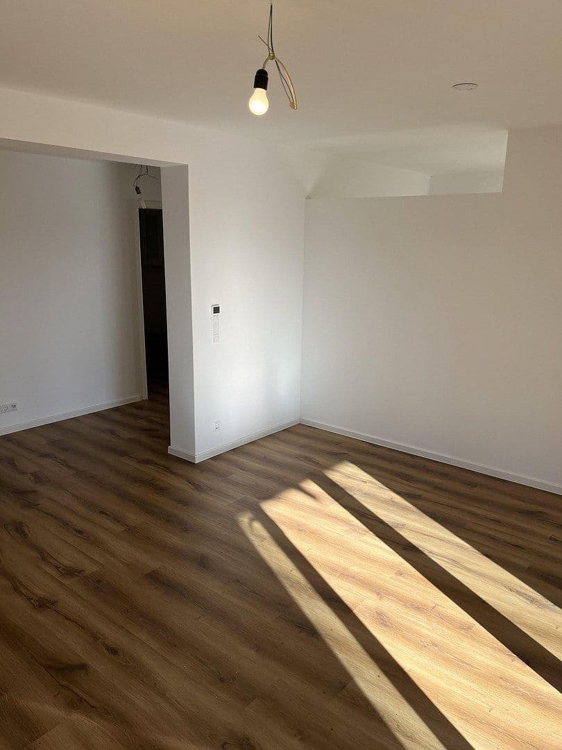 Prenájom bytu 3-izbový 79 m², Esslingen am Neckar, Bádensko-Wurttembersko Prenájom bytu 3-izbový 79 m², Esslingen am Neckar, Bádensko-Wurttembersko