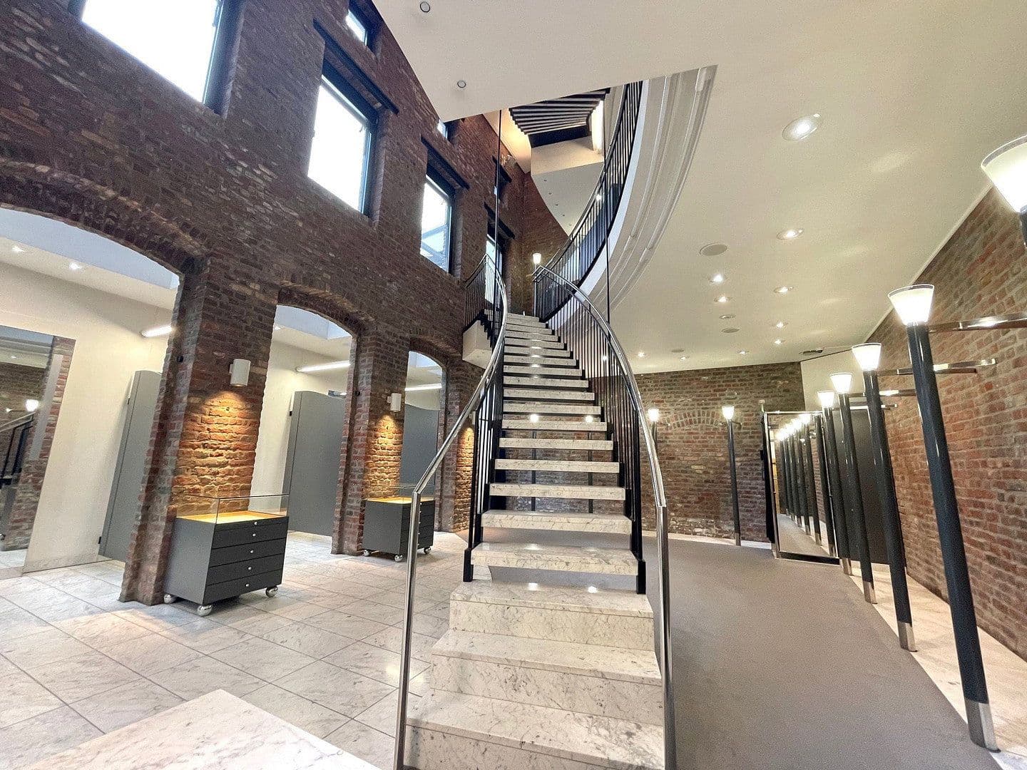 Prenájom nebytového priestoru 350 m², Mönchengladbach-Rheydt, Severné Porýnie - Westfálsko Prenájom nebytového priestoru 350 m², Mönchengladbach-Rheydt, Severné Porýnie - Westfálsko