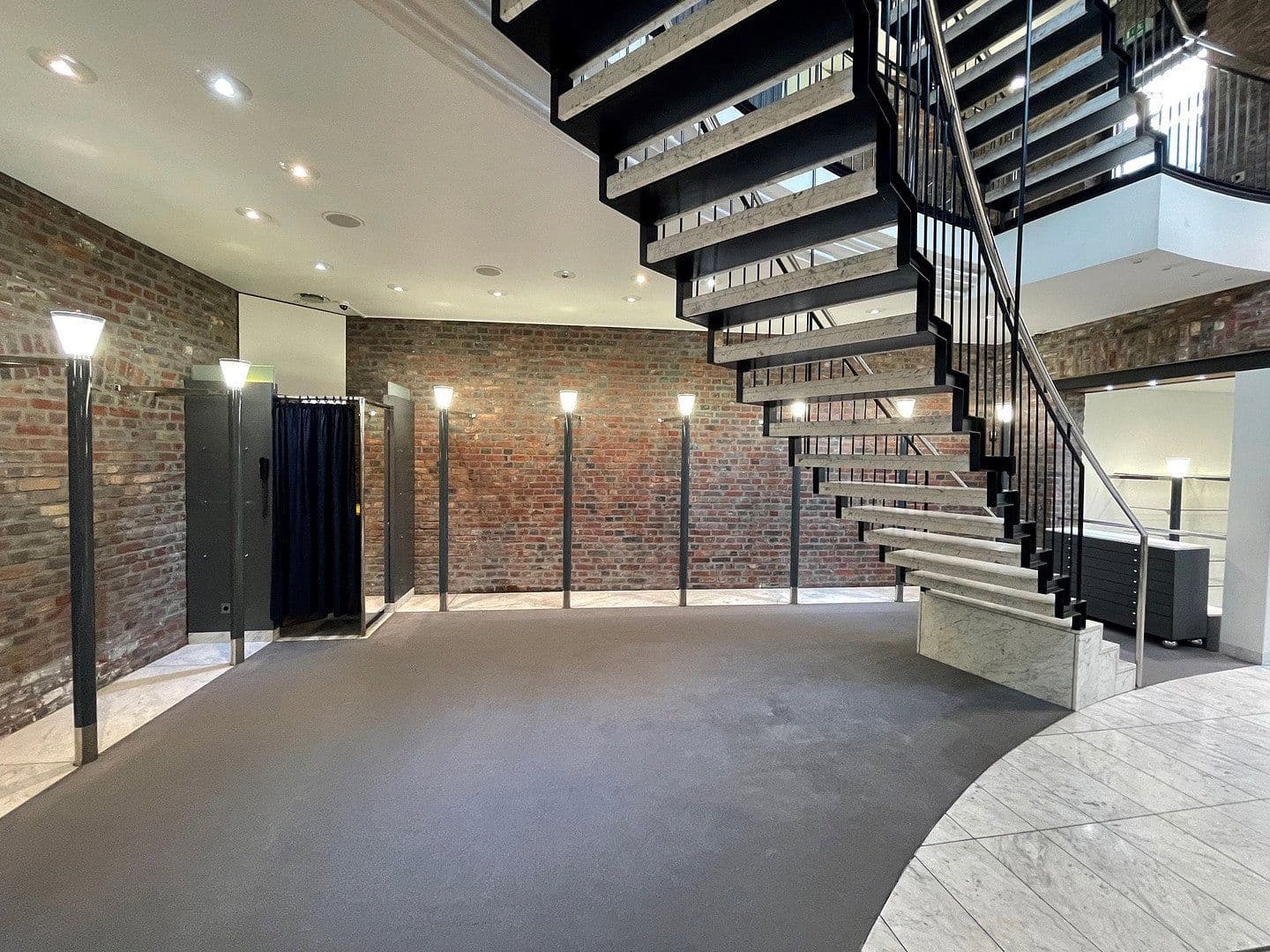 Prenájom nebytového priestoru 350 m², Mönchengladbach-Rheydt, Severné Porýnie - Westfálsko Prenájom nebytového priestoru 350 m², Mönchengladbach-Rheydt, Severné Porýnie - Westfálsko
