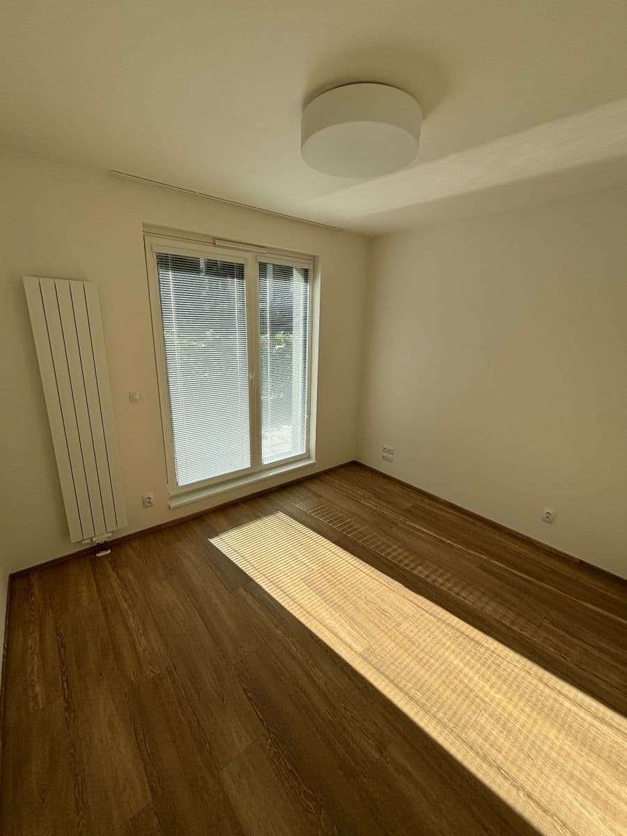 Prenájom bytu 3-izbový 75 m², Olgy Havlové, Praha, Praha Prenájom bytu 3-izbový 75 m², Olgy Havlové, Praha, Praha