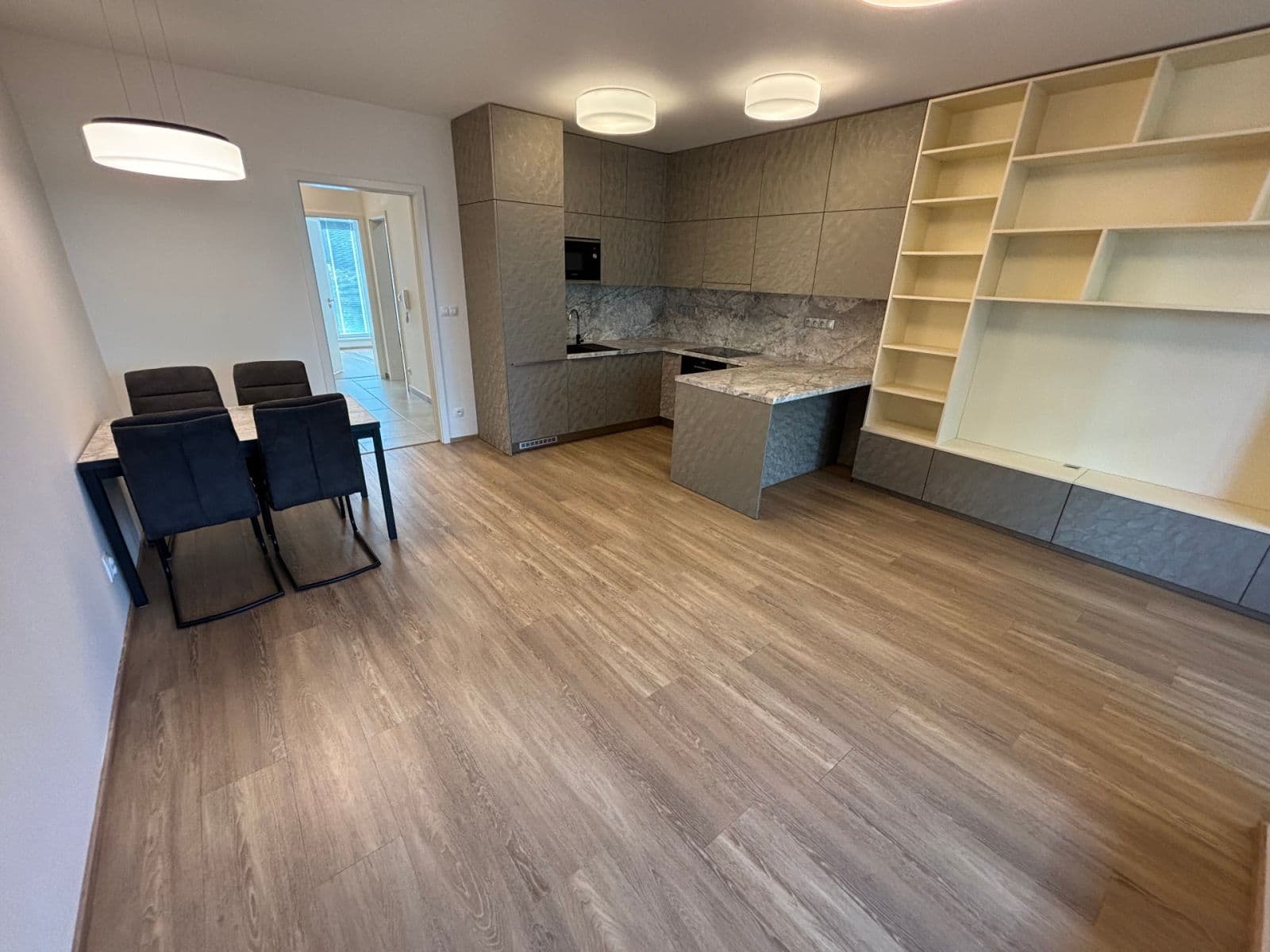 Prenájom bytu 3-izbový 75 m², Olgy Havlové, Praha, Praha Prenájom bytu 3-izbový 75 m², Olgy Havlové, Praha, Praha