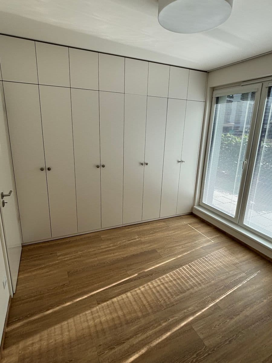 Prenájom bytu 3-izbový 75 m², Olgy Havlové, Praha, Praha Prenájom bytu 3-izbový 75 m², Olgy Havlové, Praha, Praha