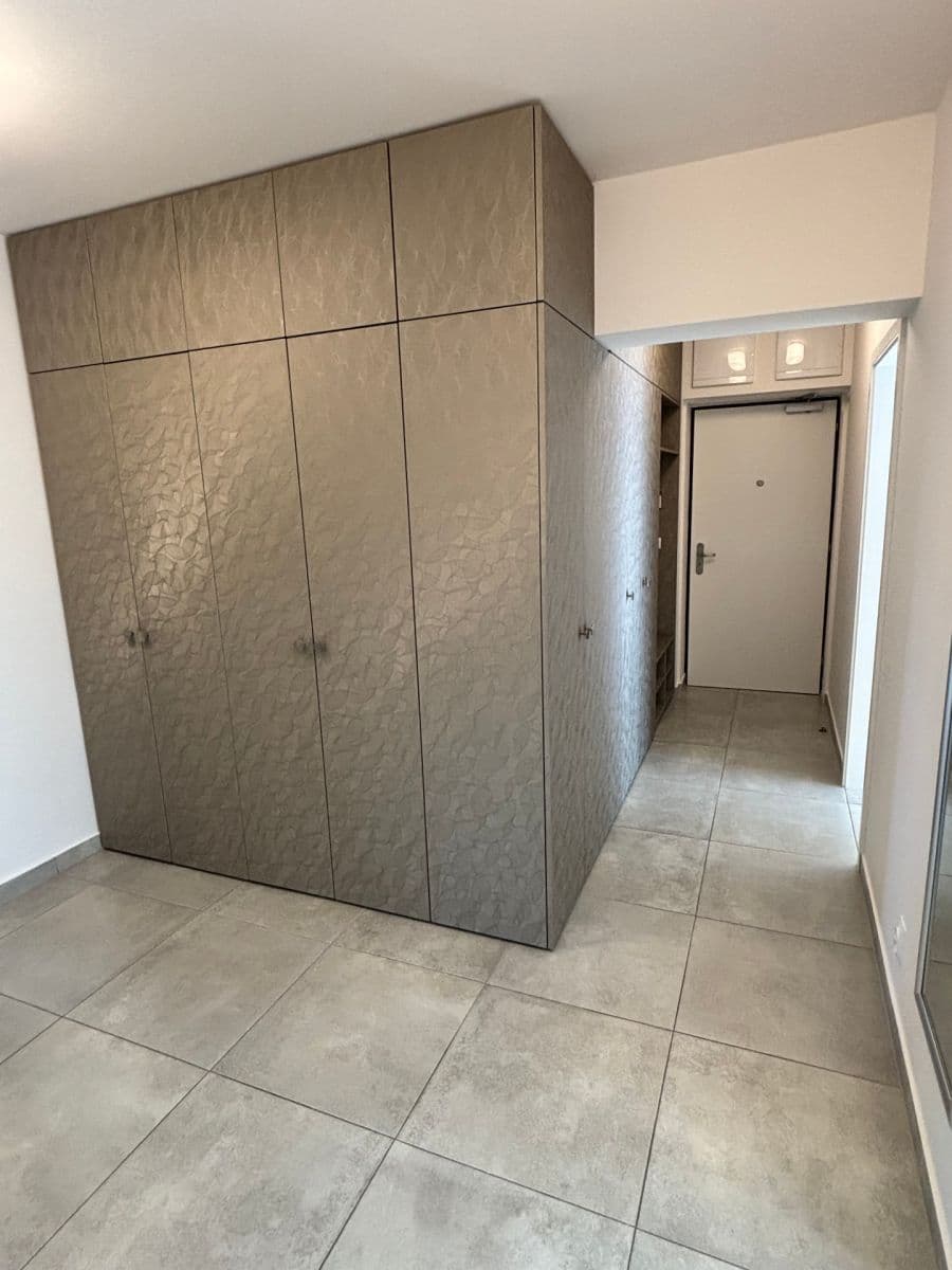 Prenájom bytu 3-izbový 75 m², Olgy Havlové, Praha, Praha Prenájom bytu 3-izbový 75 m², Olgy Havlové, Praha, Praha