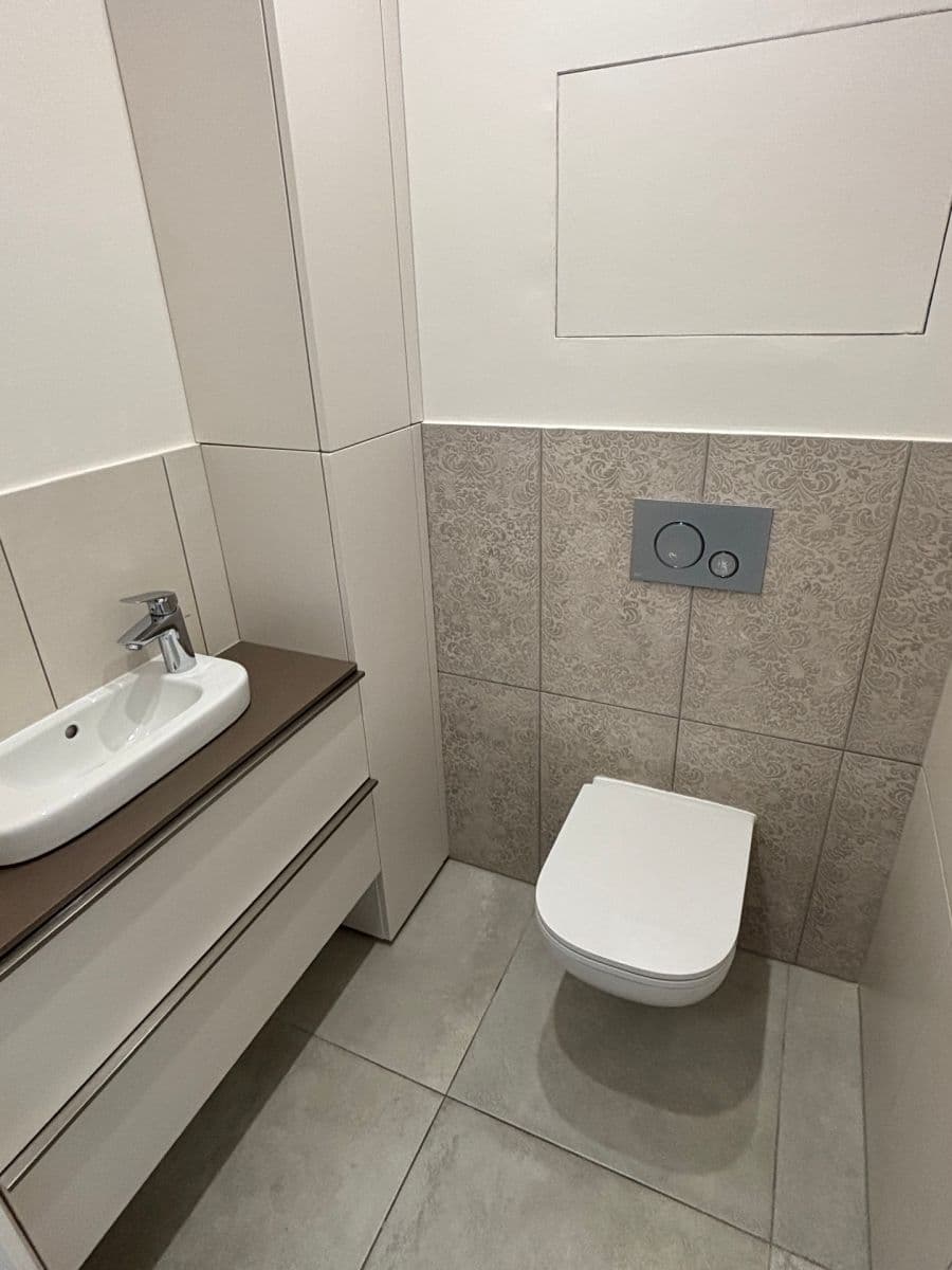 Prenájom bytu 3-izbový 75 m², Olgy Havlové, Praha, Praha Prenájom bytu 3-izbový 75 m², Olgy Havlové, Praha, Praha