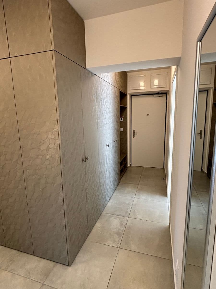 Prenájom bytu 3-izbový 75 m², Olgy Havlové, Praha, Praha Prenájom bytu 3-izbový 75 m², Olgy Havlové, Praha, Praha