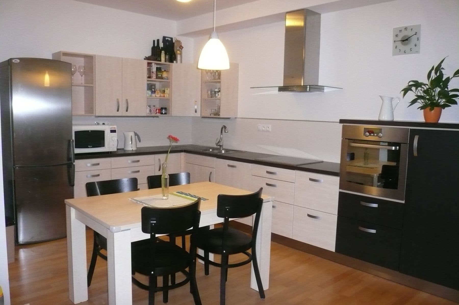 Prenájom bytu 3-izbový 84 m², Na Neklance, Praha, Praha Prenájom bytu 3-izbový 84 m², Na Neklance, Praha, Praha