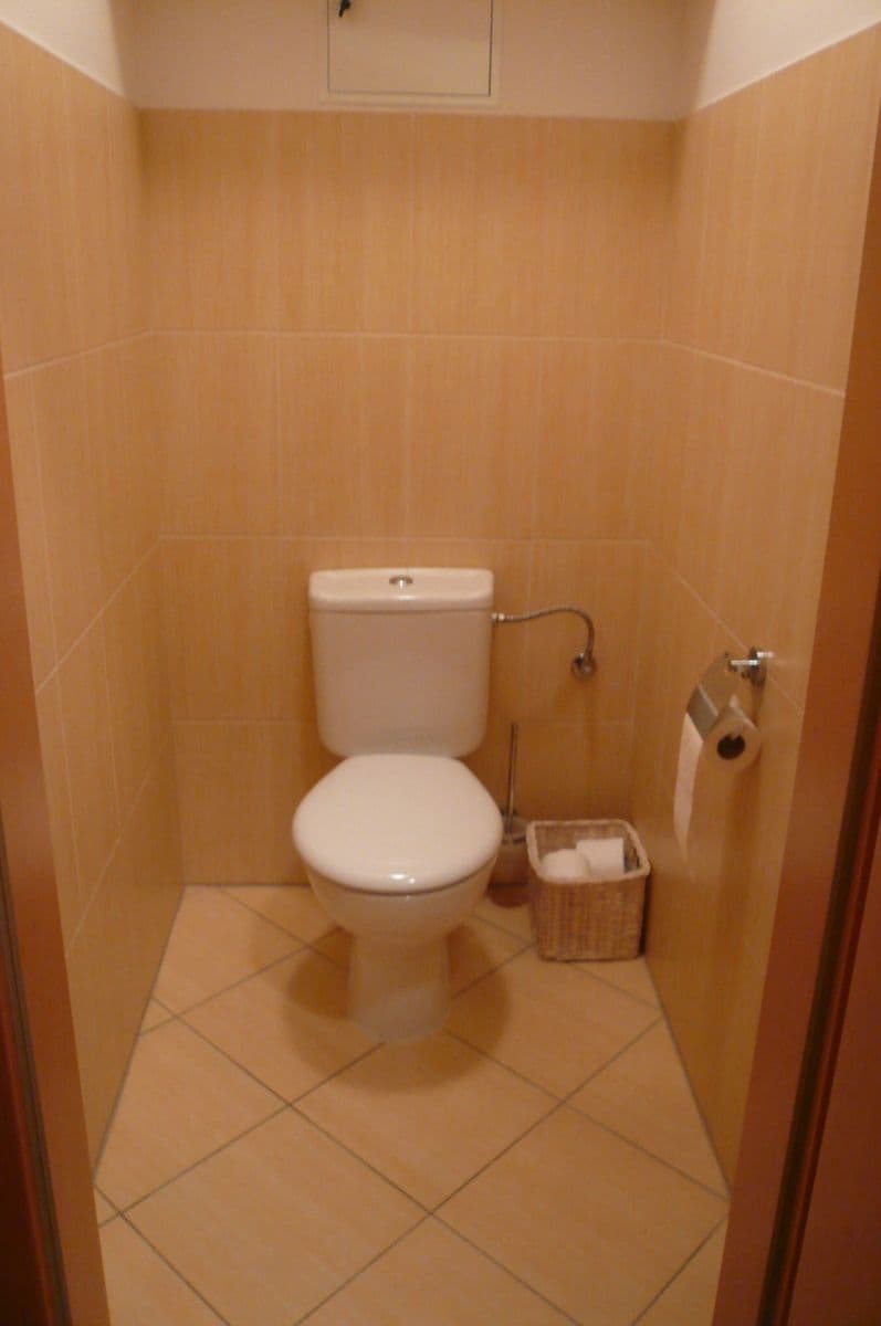 Prenájom bytu 3-izbový 84 m², Na Neklance, Praha, Praha Prenájom bytu 3-izbový 84 m², Na Neklance, Praha, Praha