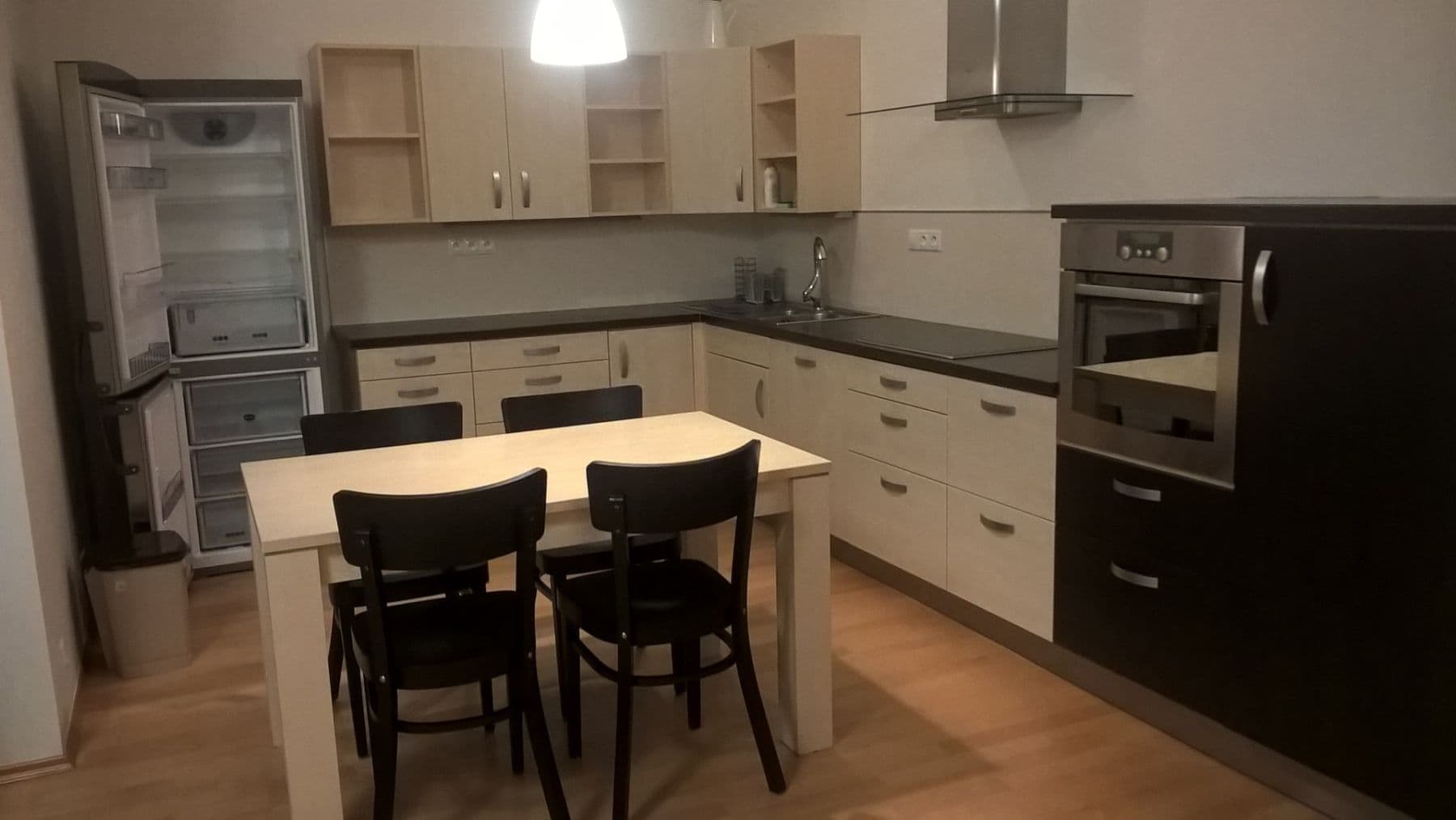 Prenájom bytu 3-izbový 84 m², Na Neklance, Praha, Praha Prenájom bytu 3-izbový 84 m², Na Neklance, Praha, Praha