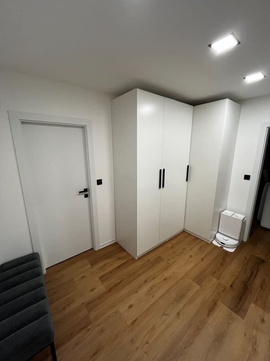 Prenájom bytu 3-izbový 65 m², Křimická, Plzeň, Plzeňský kraj Prenájom bytu 3-izbový 65 m², Křimická, Plzeň, Plzeňský kraj