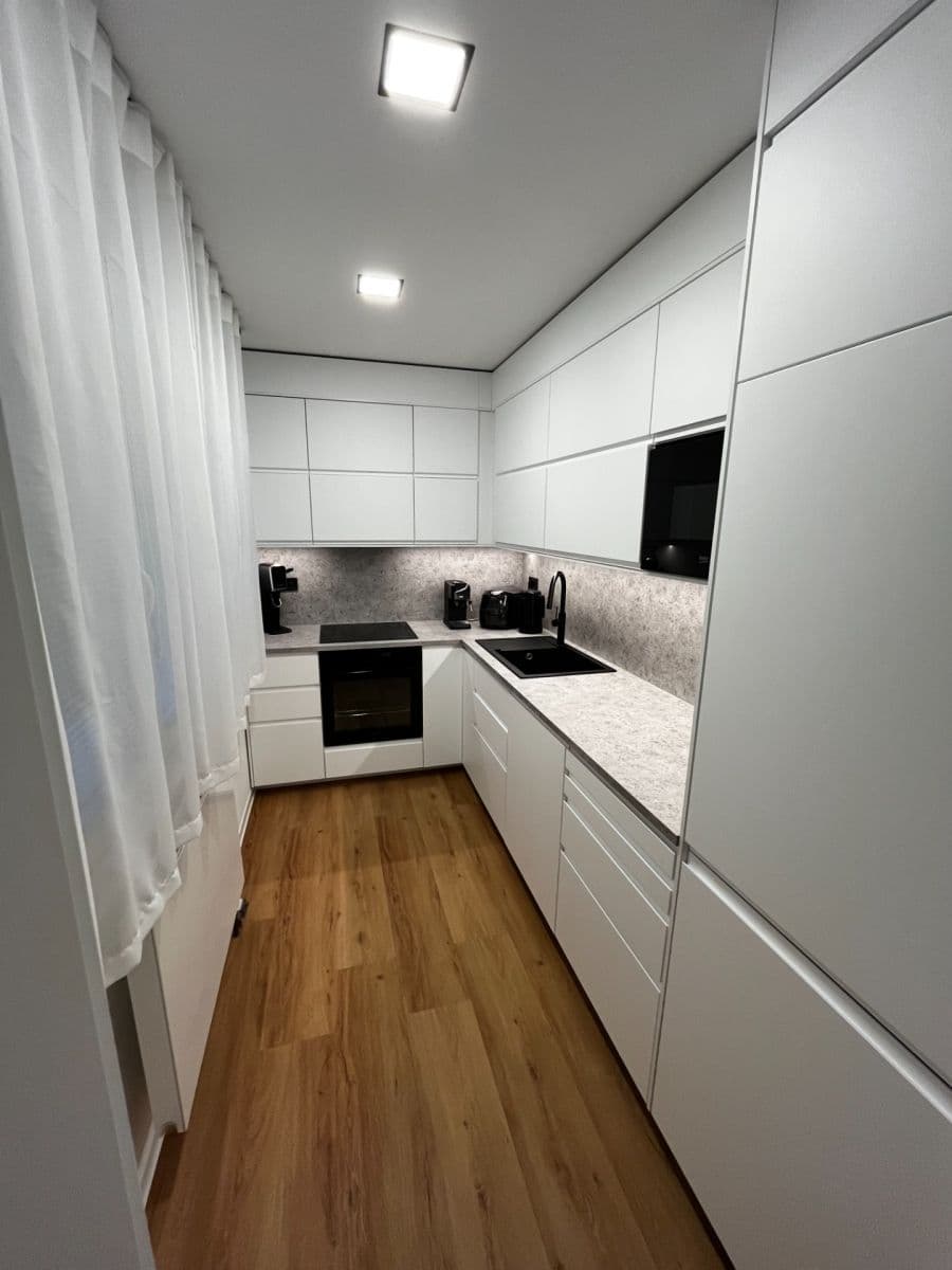 Prenájom bytu 3-izbový 65 m², Křimická, Plzeň, Plzeňský kraj Prenájom bytu 3-izbový 65 m², Křimická, Plzeň, Plzeňský kraj