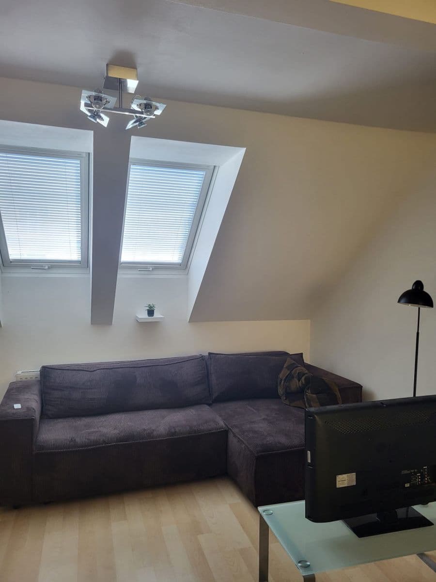 Prenájom bytu 2-izbový 55 m², Osadní, Praha, Praha Prenájom bytu 2-izbový 55 m², Osadní, Praha, Praha