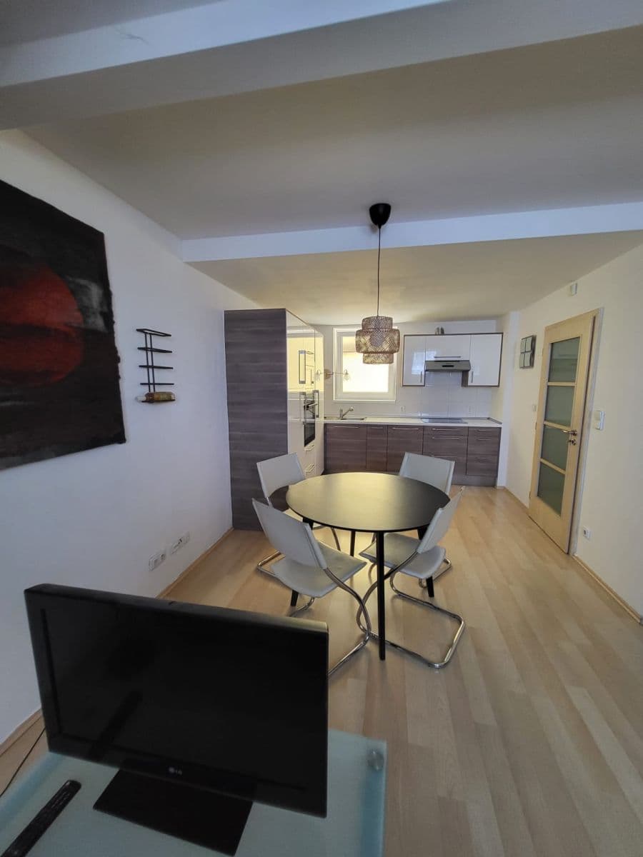 Prenájom bytu 2-izbový 55 m², Osadní, Praha, Praha Prenájom bytu 2-izbový 55 m², Osadní, Praha, Praha