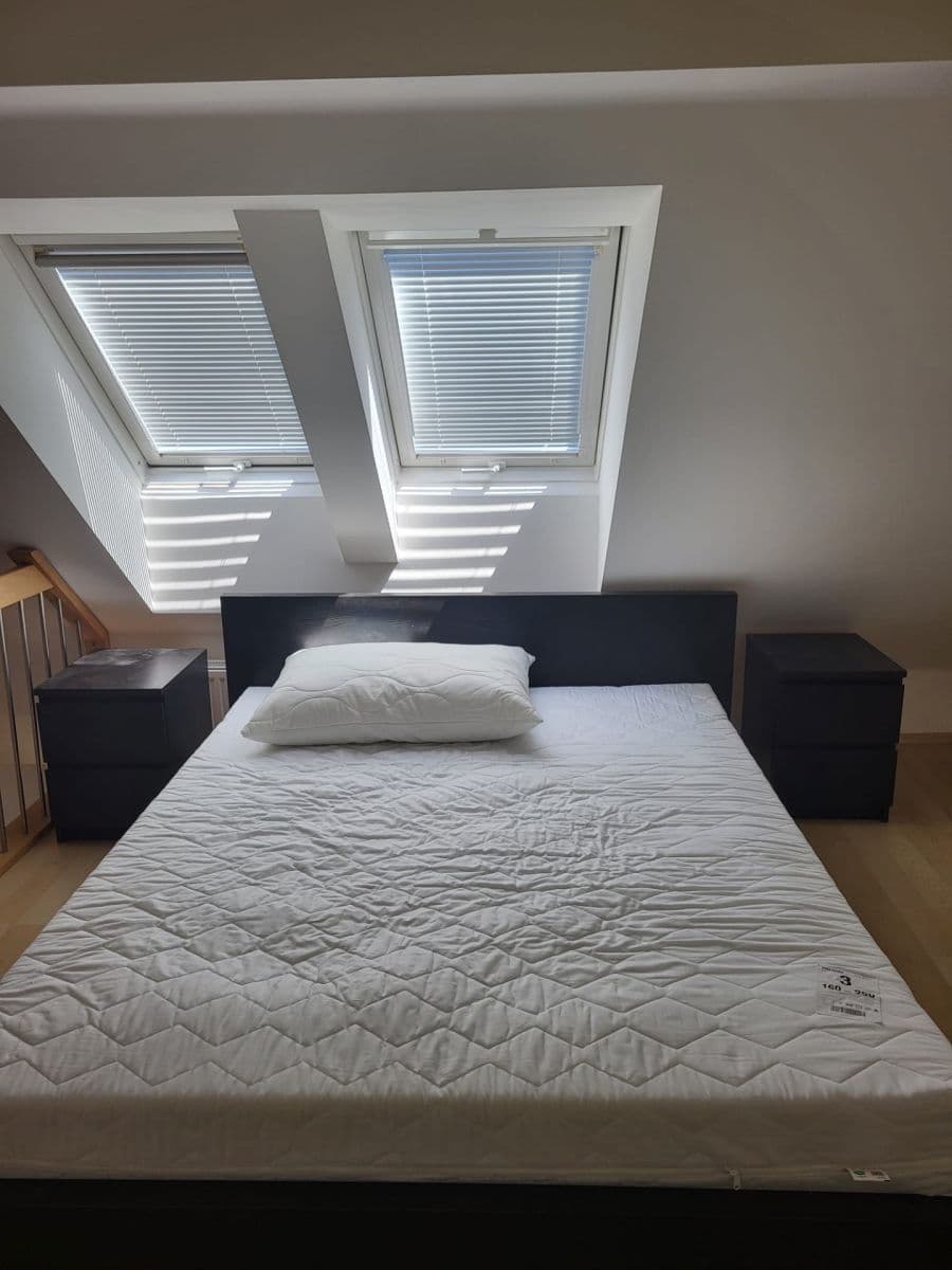 Prenájom bytu 2-izbový 55 m², Osadní, Praha, Praha Prenájom bytu 2-izbový 55 m², Osadní, Praha, Praha