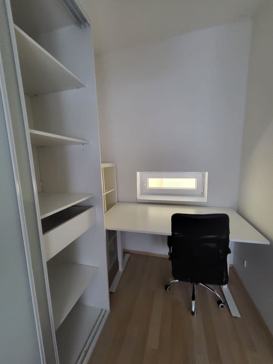 Prenájom bytu 2-izbový 55 m², Osadní, Praha, Praha Prenájom bytu 2-izbový 55 m², Osadní, Praha, Praha
