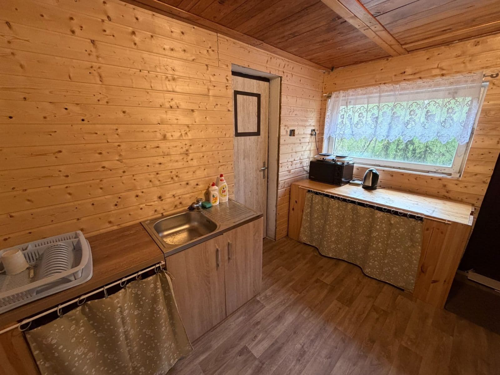 Predaj rekreačného objektu 30 m², pozemok 457 m², Pašinka, Středočeský kraj Predaj rekreačného objektu 30 m², pozemok 457 m², Pašinka, Středočeský kraj