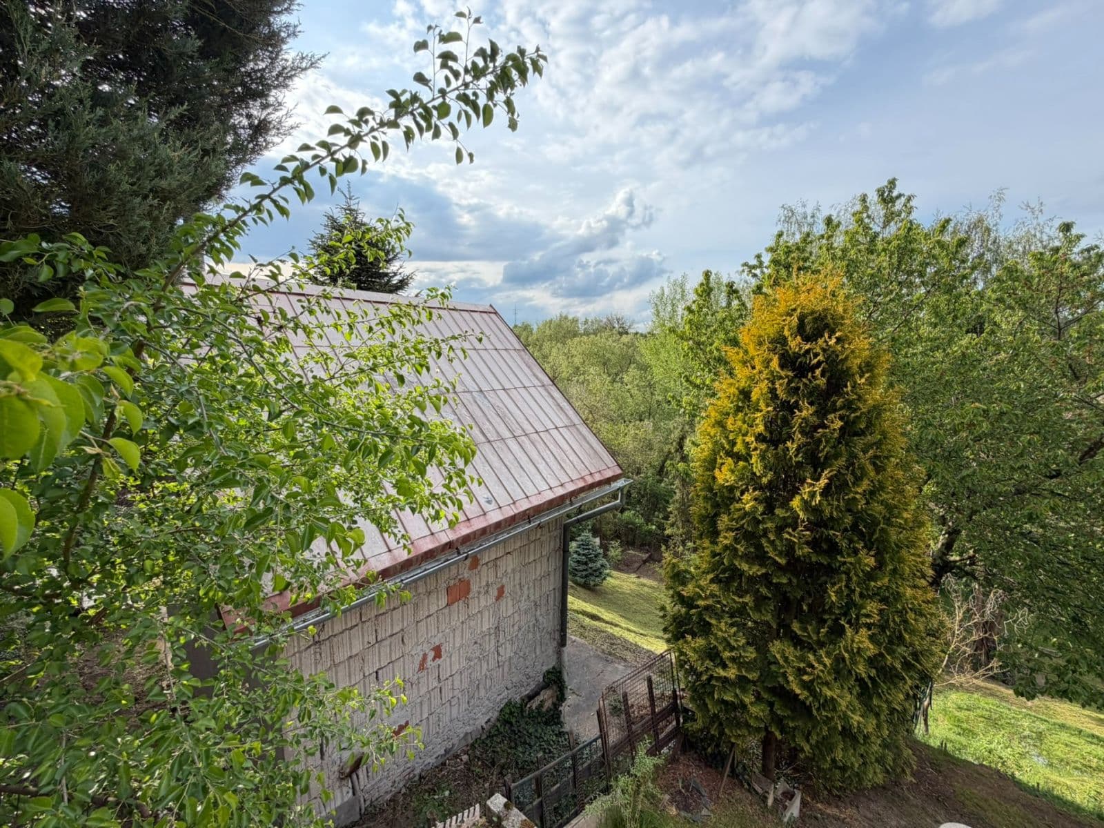 Predaj rekreačného objektu 30 m², pozemok 457 m², Pašinka, Středočeský kraj Predaj rekreačného objektu 30 m², pozemok 457 m², Pašinka, Středočeský kraj