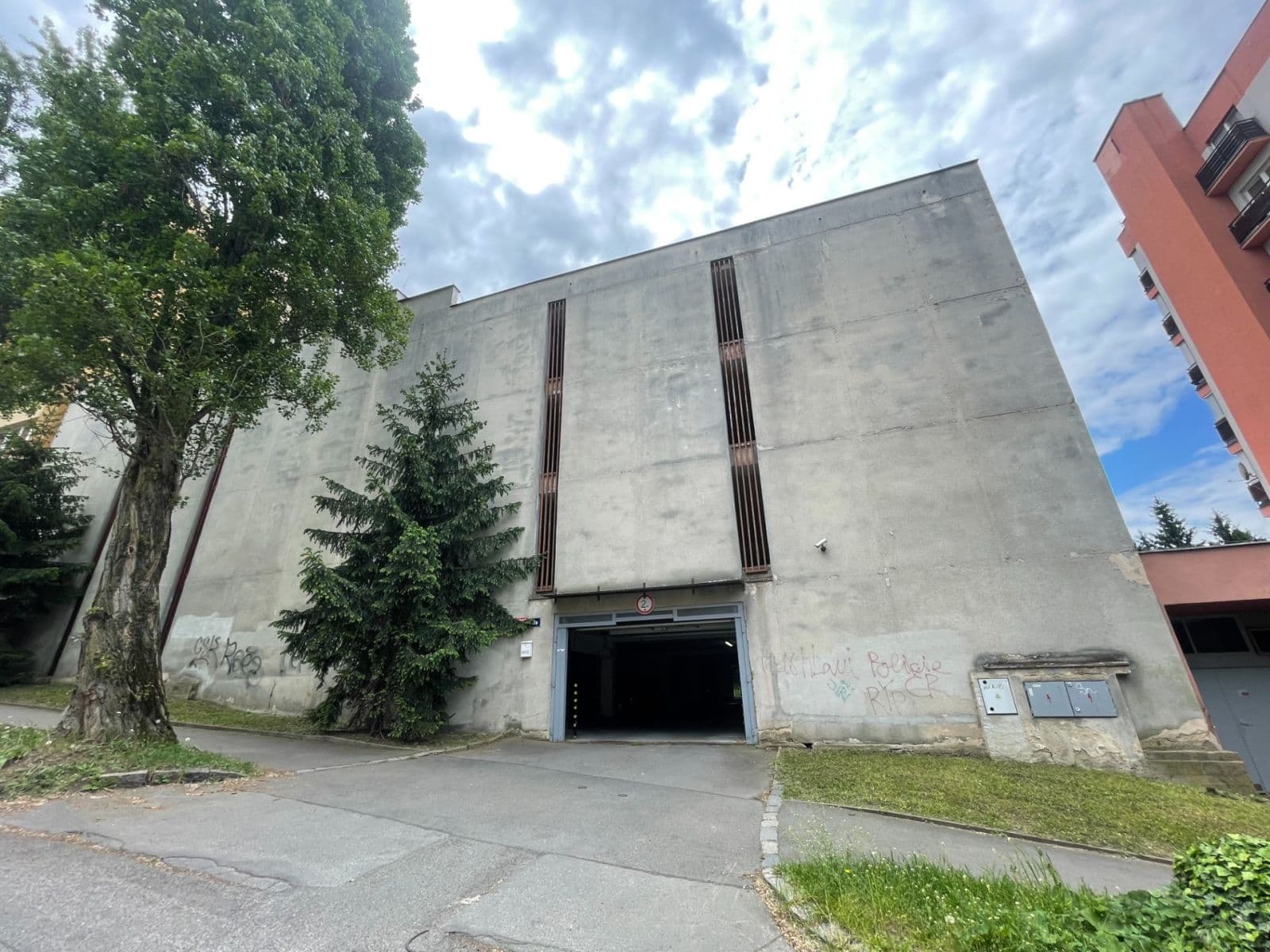 Predaj garáže 12 m², Pod Klaudiánkou, Praha, Praha Predaj garáže 12 m², Pod Klaudiánkou, Praha, Praha