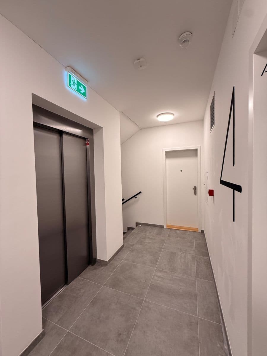 Prenájom bytu 4-izbový 77 m², Hartigova, Praha, Praha Prenájom bytu 4-izbový 77 m², Hartigova, Praha, Praha