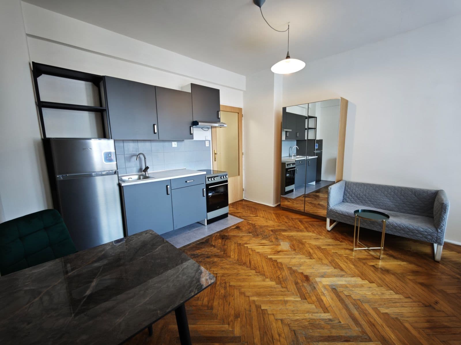 Prenájom bytu 1-izbový 28 m², Komunardů, Praha, Praha Prenájom bytu 1-izbový 28 m², Komunardů, Praha, Praha