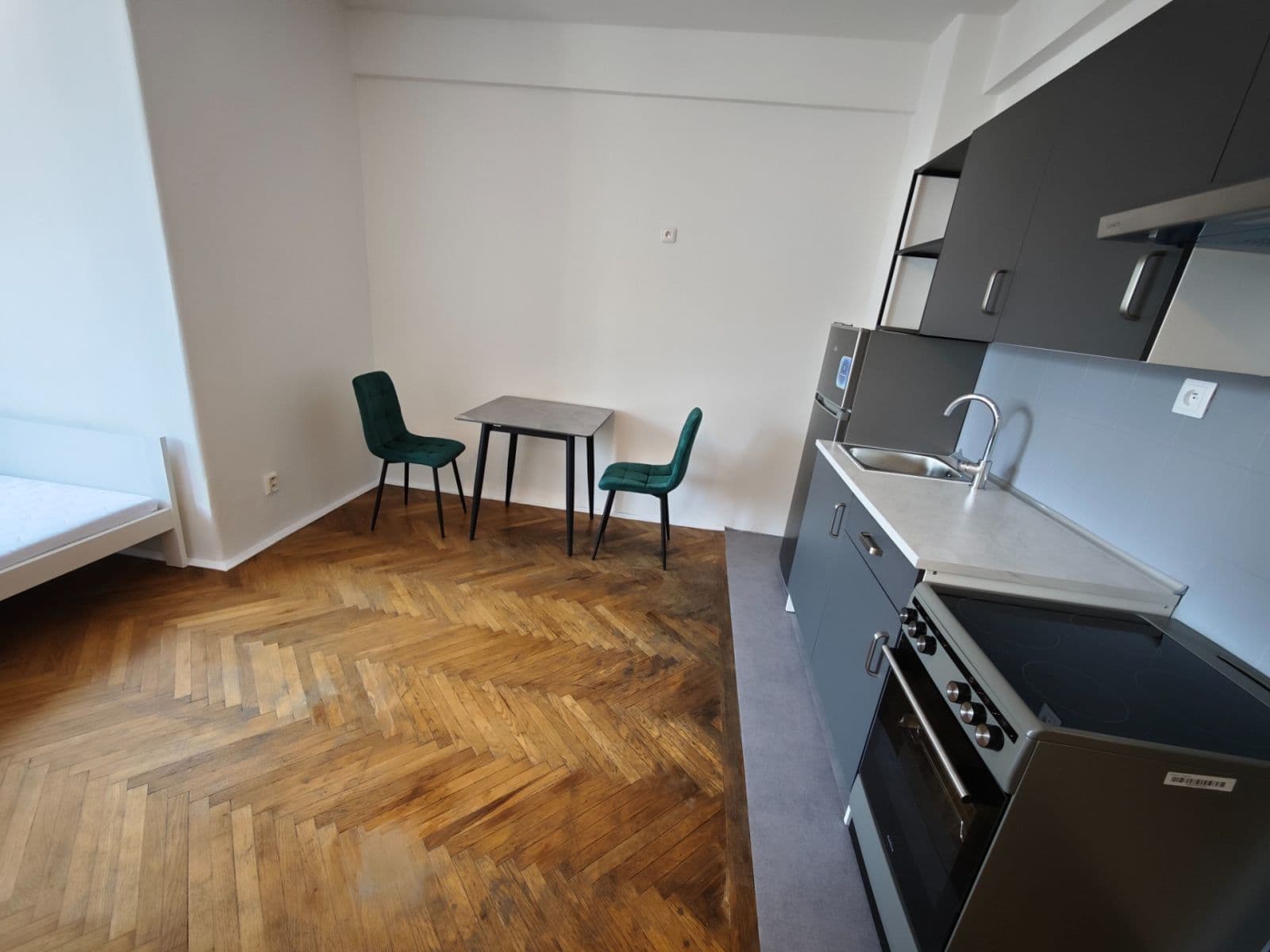 Prenájom bytu 1-izbový 28 m², Komunardů, Praha, Praha Prenájom bytu 1-izbový 28 m², Komunardů, Praha, Praha
