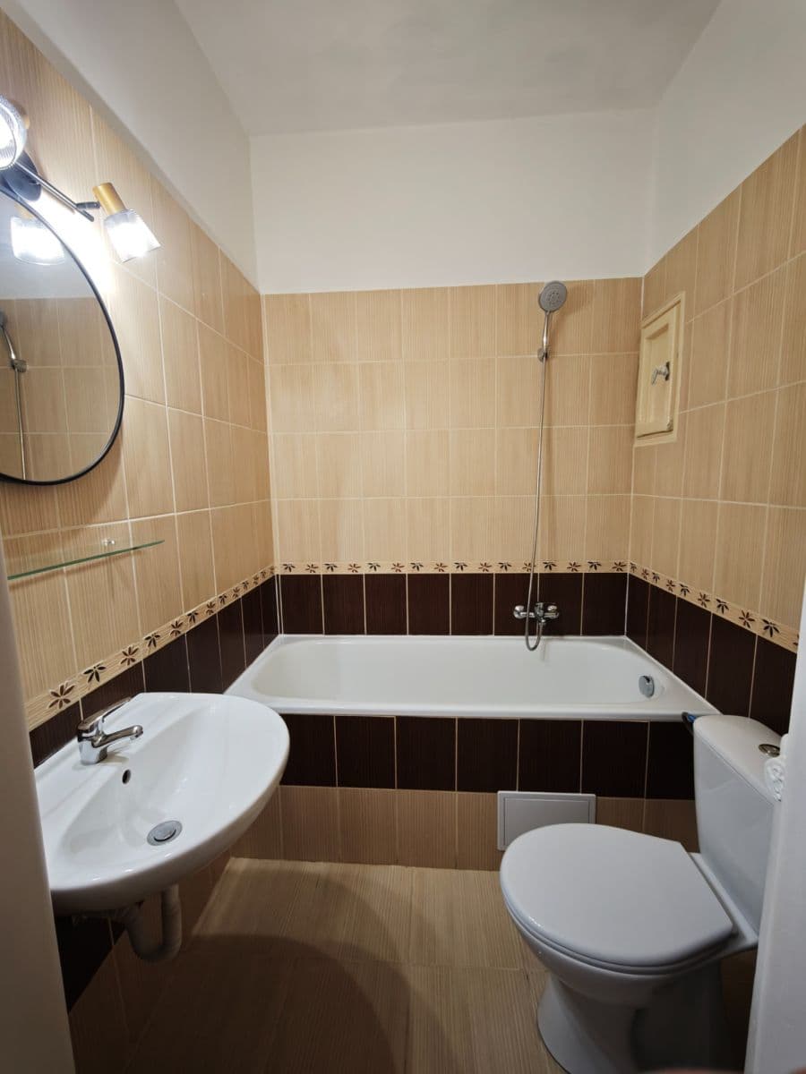 Prenájom bytu 1-izbový 28 m², Komunardů, Praha, Praha Prenájom bytu 1-izbový 28 m², Komunardů, Praha, Praha