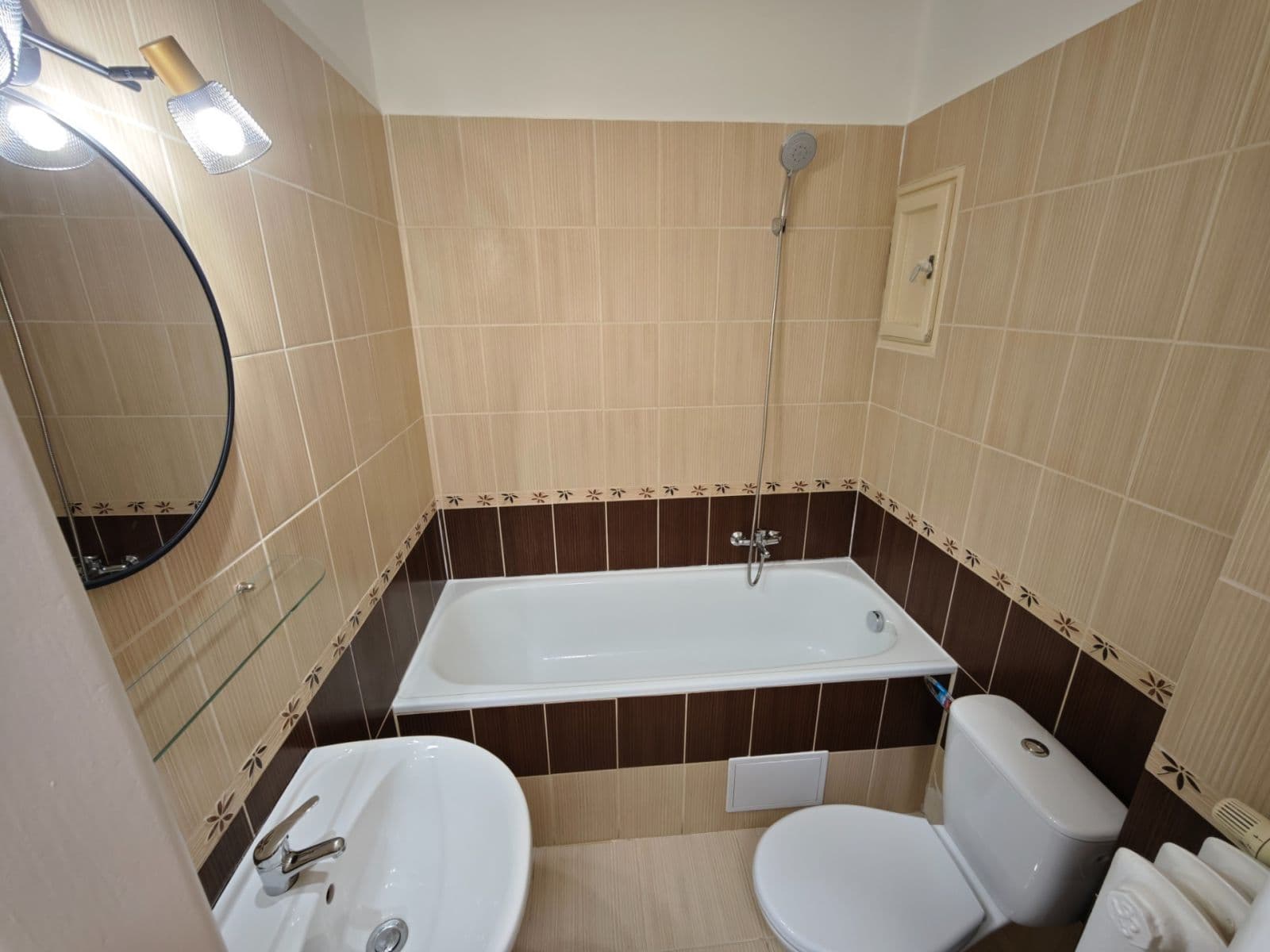 Prenájom bytu 1-izbový 28 m², Komunardů, Praha, Praha Prenájom bytu 1-izbový 28 m², Komunardů, Praha, Praha