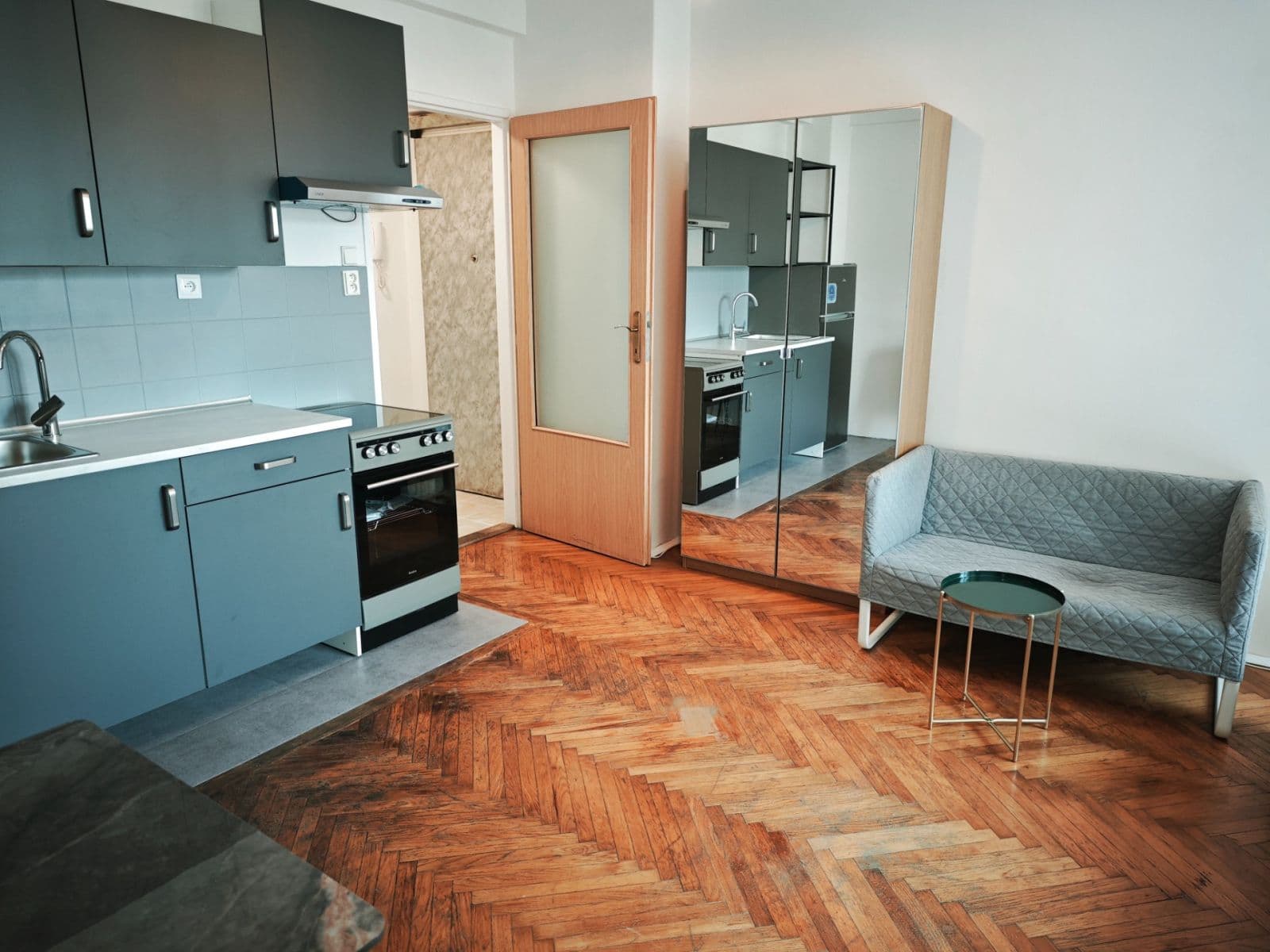 Prenájom bytu 1-izbový 28 m², Komunardů, Praha, Praha Prenájom bytu 1-izbový 28 m², Komunardů, Praha, Praha
