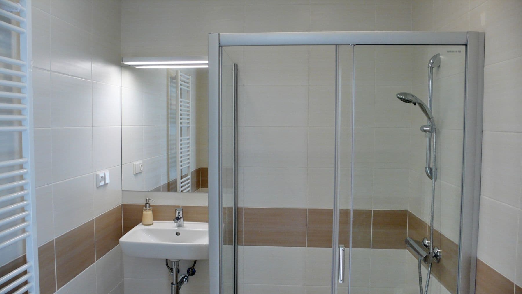 Prenájom bytu 2-izbový 40 m², Čínská, Praha, Praha Prenájom bytu 2-izbový 40 m², Čínská, Praha, Praha