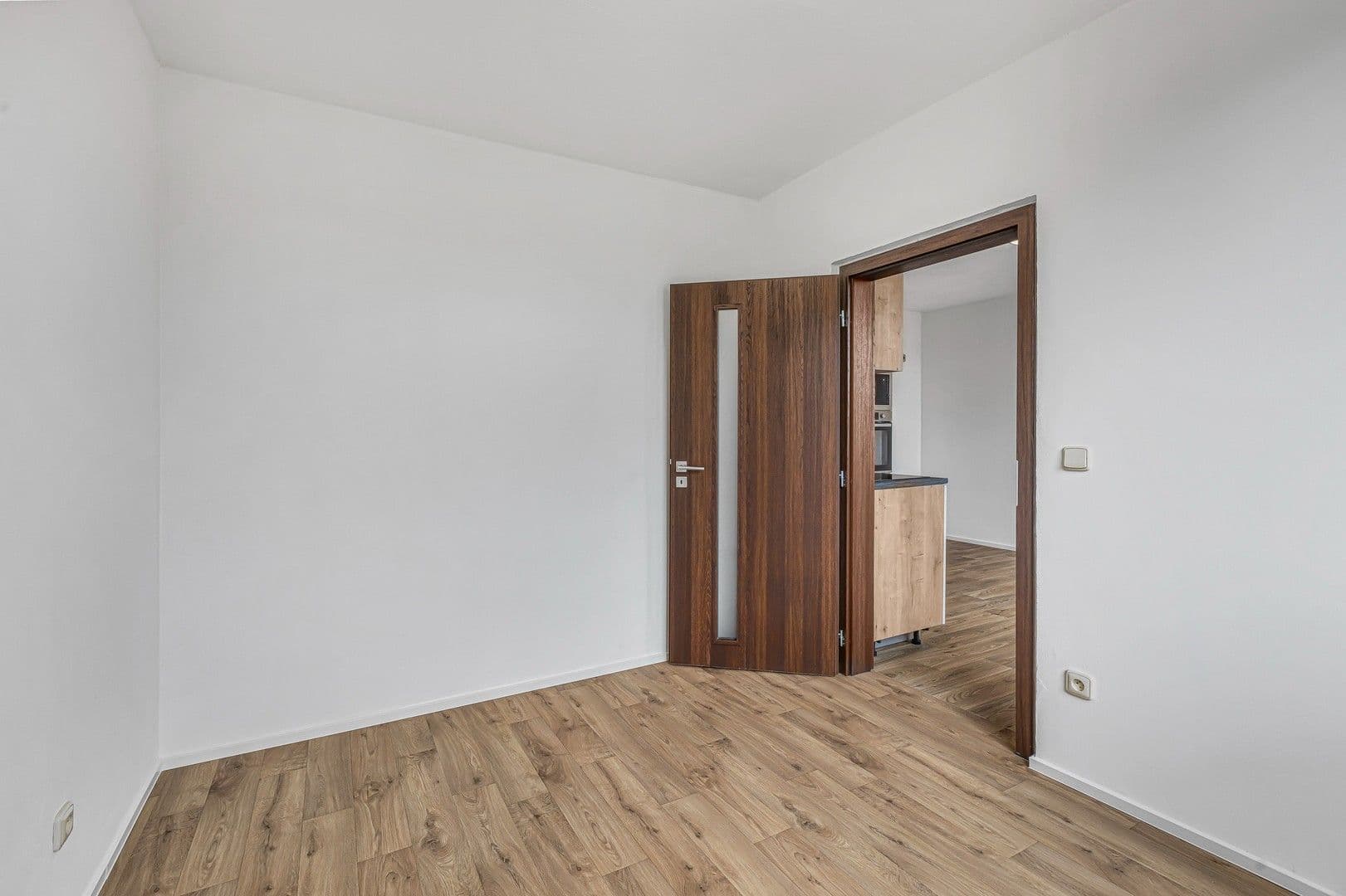 Prenájom bytu 4-izbový 59 m², Hledíková, Praha, Praha Prenájom bytu 4-izbový 59 m², Hledíková, Praha, Praha