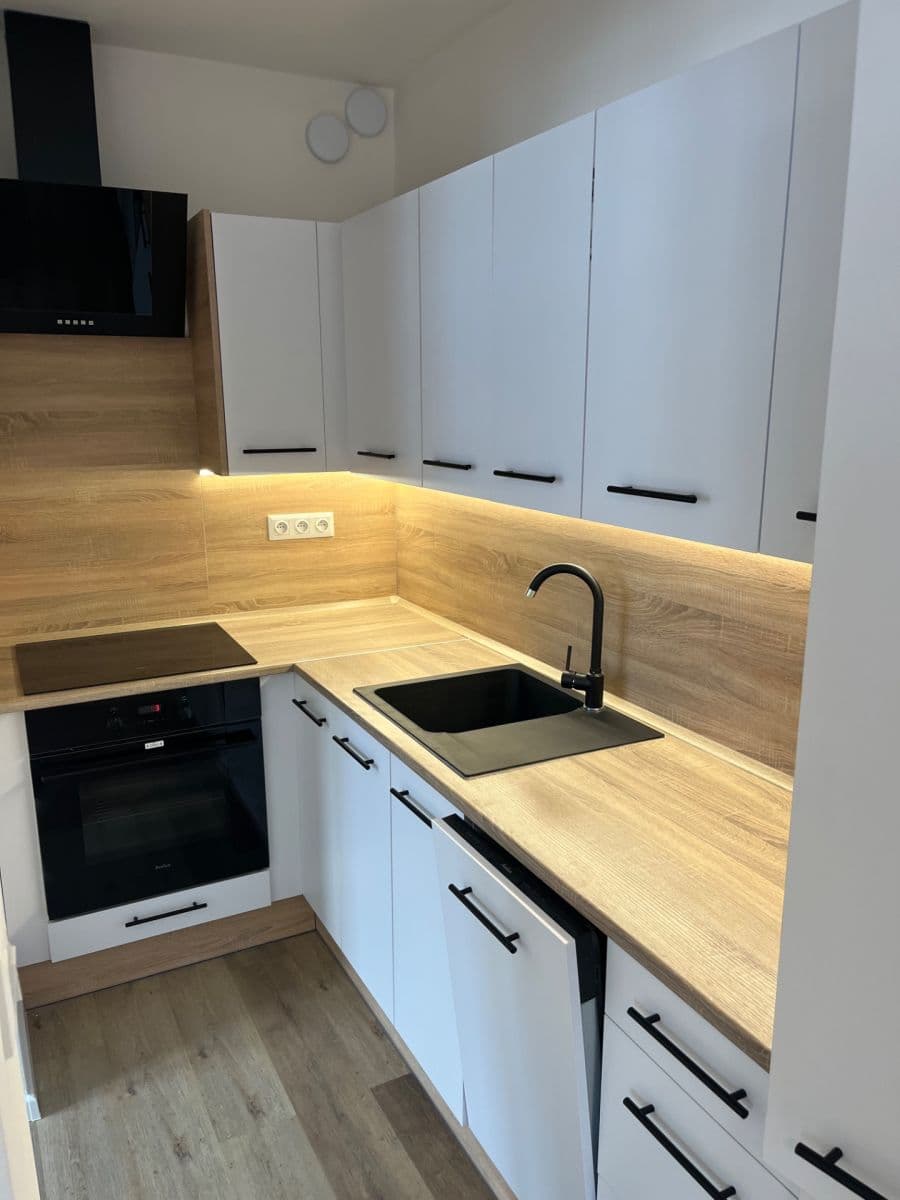 Prenájom bytu 2-izbový 39 m², Hany Kvapilové, Ostrava, Moravskoslezský kraj Prenájom bytu 2-izbový 39 m², Hany Kvapilové, Ostrava, Moravskoslezský kraj