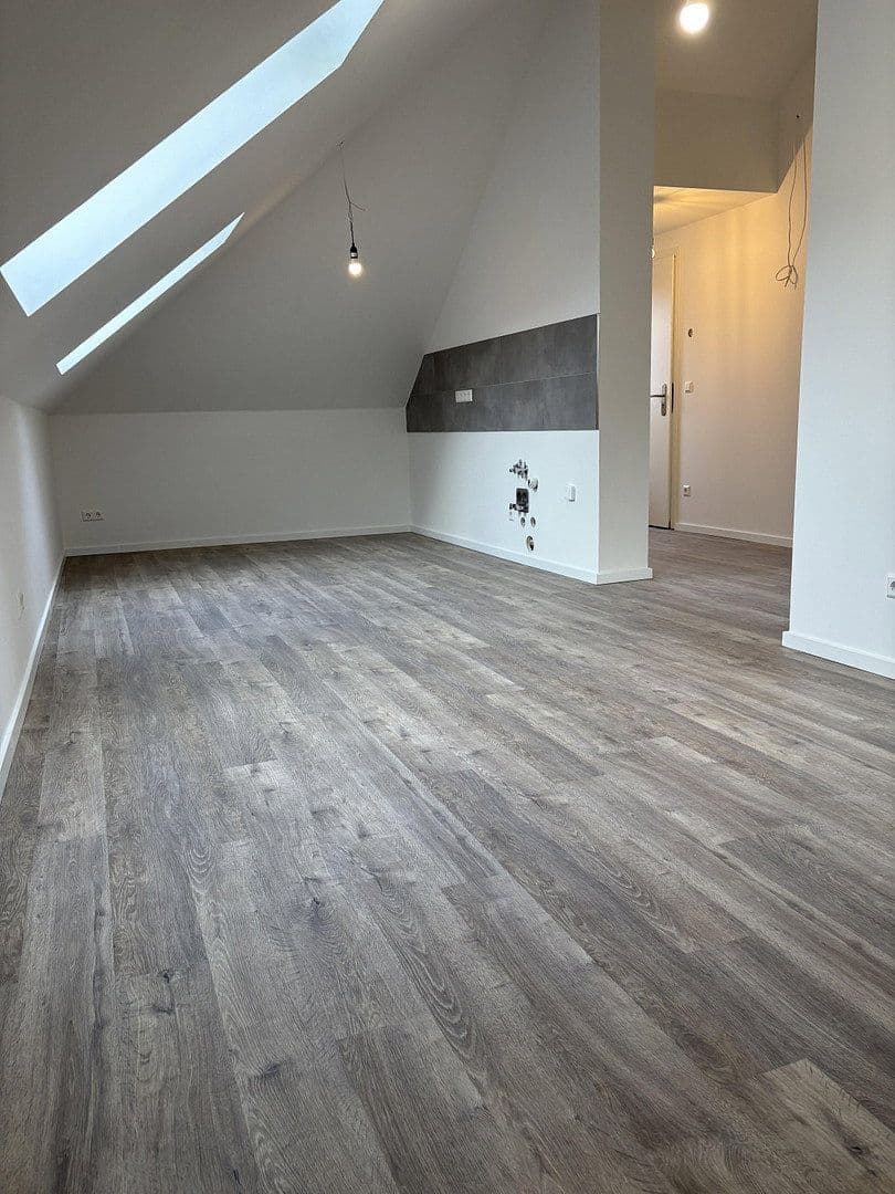 Prenájom bytu 2-izbový 70 m², Kienhorststraße, Berlin, Berlín Prenájom bytu 2-izbový 70 m², Kienhorststraße, Berlin, Berlín