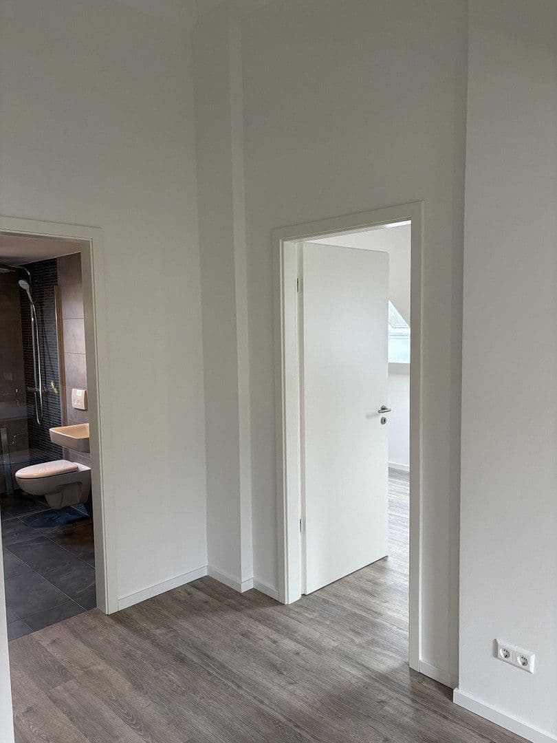 Prenájom bytu 2-izbový 70 m², Kienhorststraße, Berlin, Berlín Prenájom bytu 2-izbový 70 m², Kienhorststraße, Berlin, Berlín