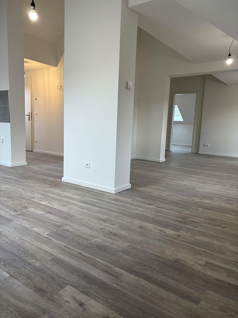 Prenájom bytu 2-izbový 70 m², Kienhorststraße, Berlin, Berlín Prenájom bytu 2-izbový 70 m², Kienhorststraße, Berlin, Berlín