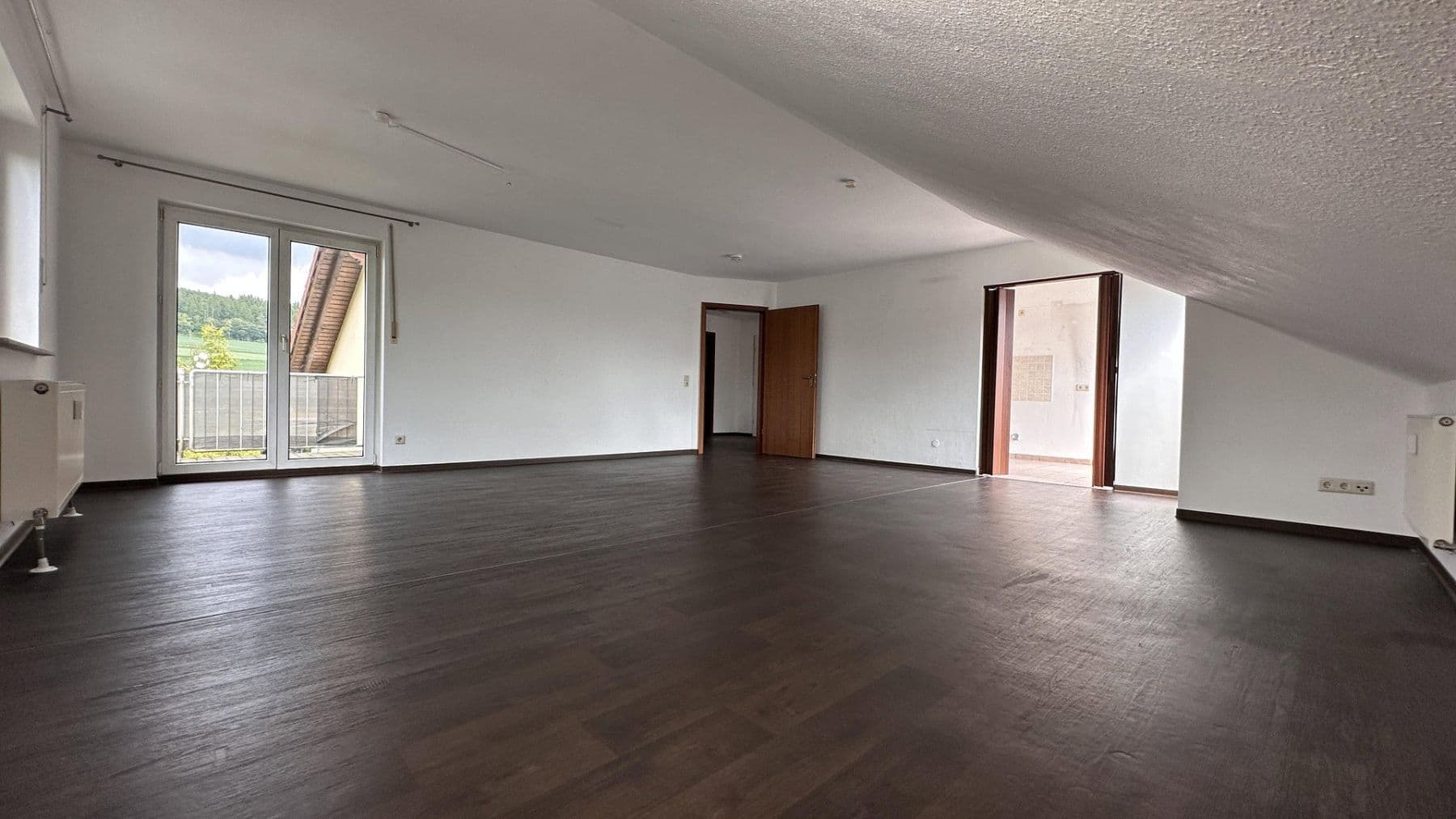 Prenájom bytu 2-izbový 82 m², Bad Emstal, Hesensko Prenájom bytu 2-izbový 82 m², Bad Emstal, Hesensko