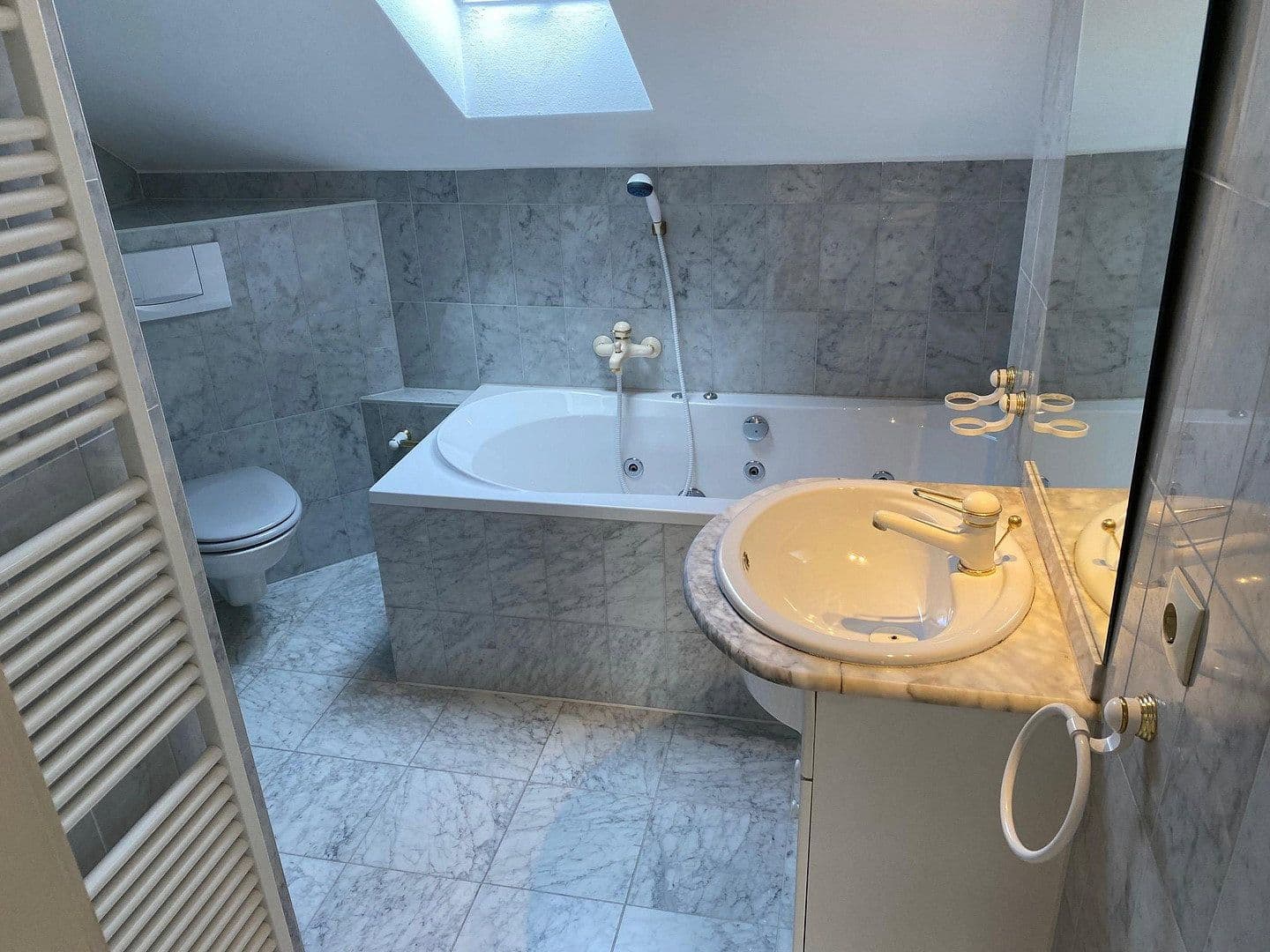 Prenájom domu 200 m², pozemek 702 m², Am Blütenhang 10, Bodman-Ludwigshafen, Bádensko-Wurttembersko Prenájom domu 200 m², pozemek 702 m², Am Blütenhang 10, Bodman-Ludwigshafen, Bádensko-Wurttembersko