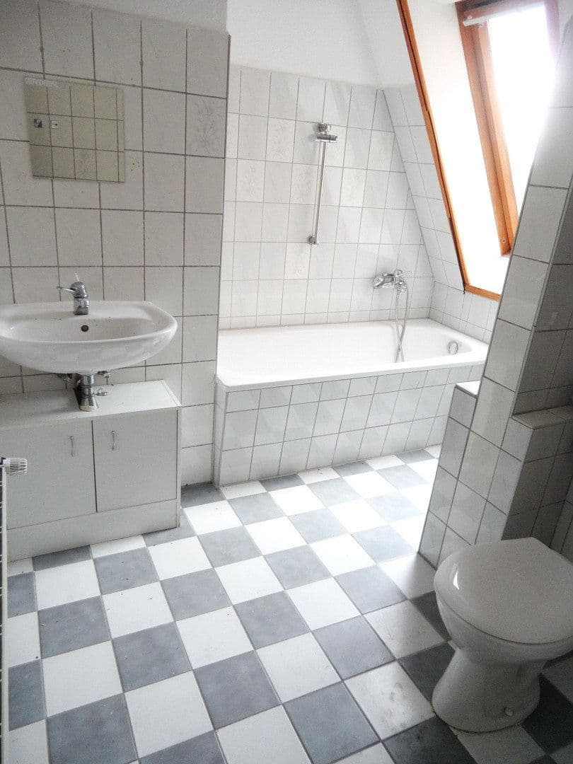 Prenájom bytu 3-izbový 69 m², Südstr. 64, Leipzig, Sasko Prenájom bytu 3-izbový 69 m², Südstr. 64, Leipzig, Sasko