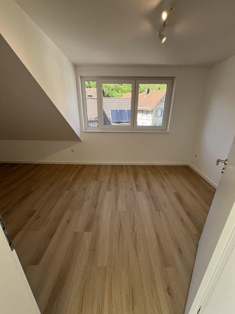 Prenájom bytu 3-izbový 74 m², Baden-Baden, Bádensko-Wurttembersko Prenájom bytu 3-izbový 74 m², Baden-Baden, Bádensko-Wurttembersko