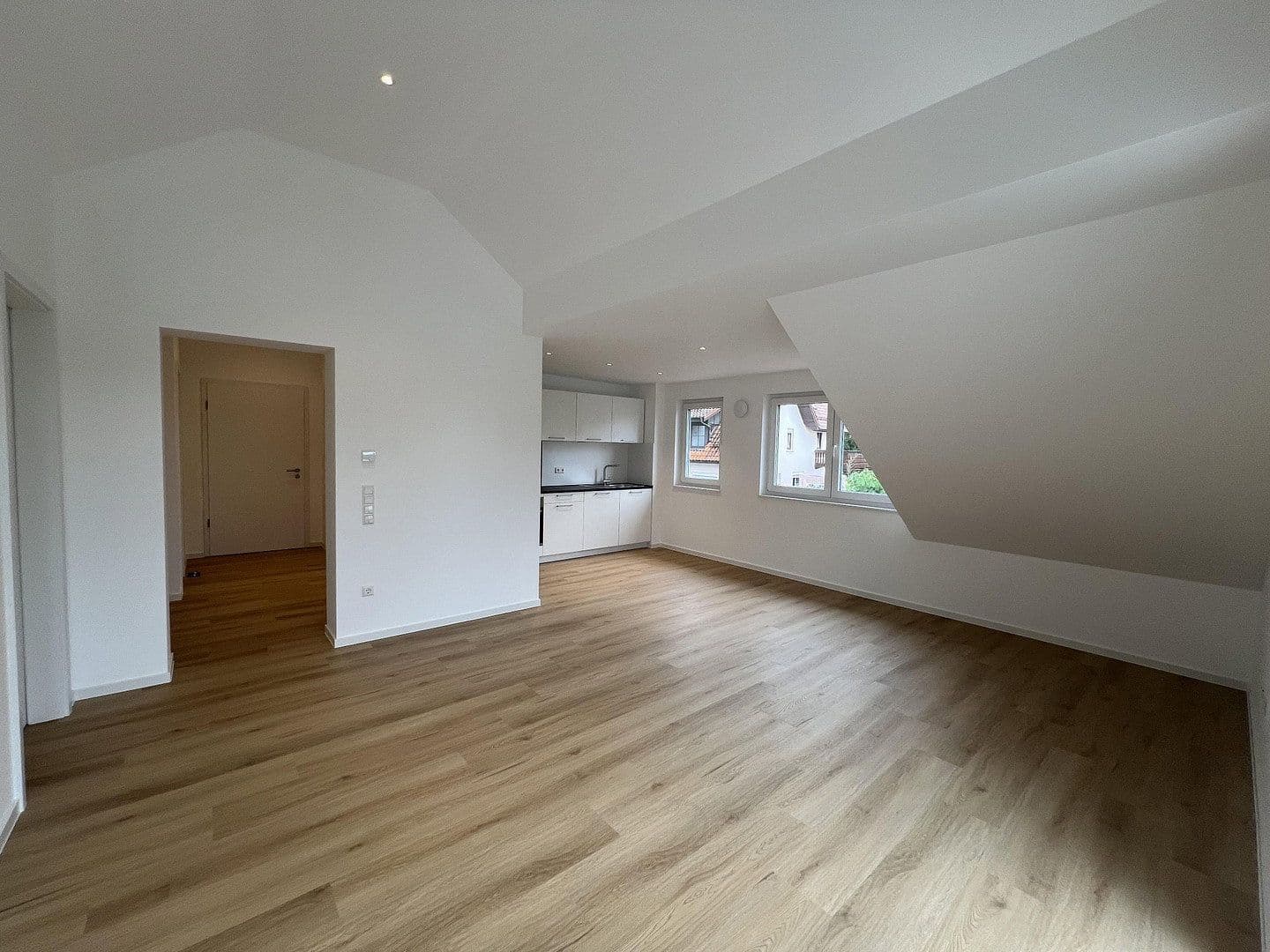 Prenájom bytu 3-izbový 74 m², Baden-Baden, Bádensko-Wurttembersko Prenájom bytu 3-izbový 74 m², Baden-Baden, Bádensko-Wurttembersko