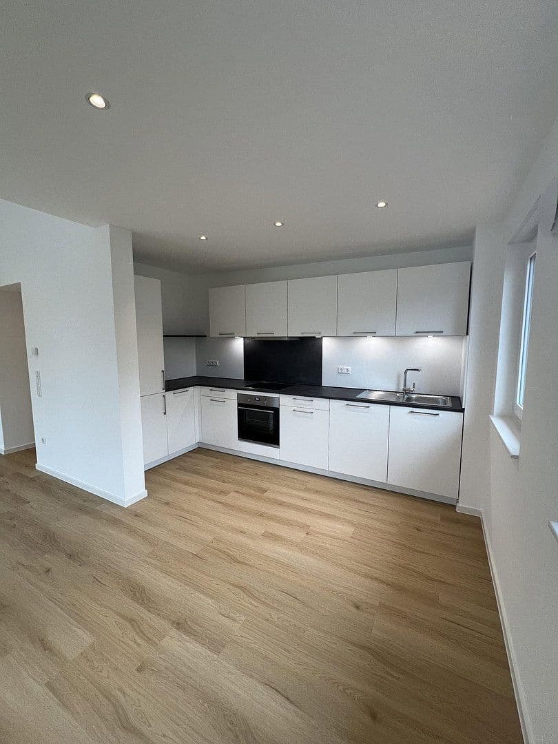 Prenájom bytu 3-izbový 74 m², Baden-Baden, Bádensko-Wurttembersko Prenájom bytu 3-izbový 74 m², Baden-Baden, Bádensko-Wurttembersko